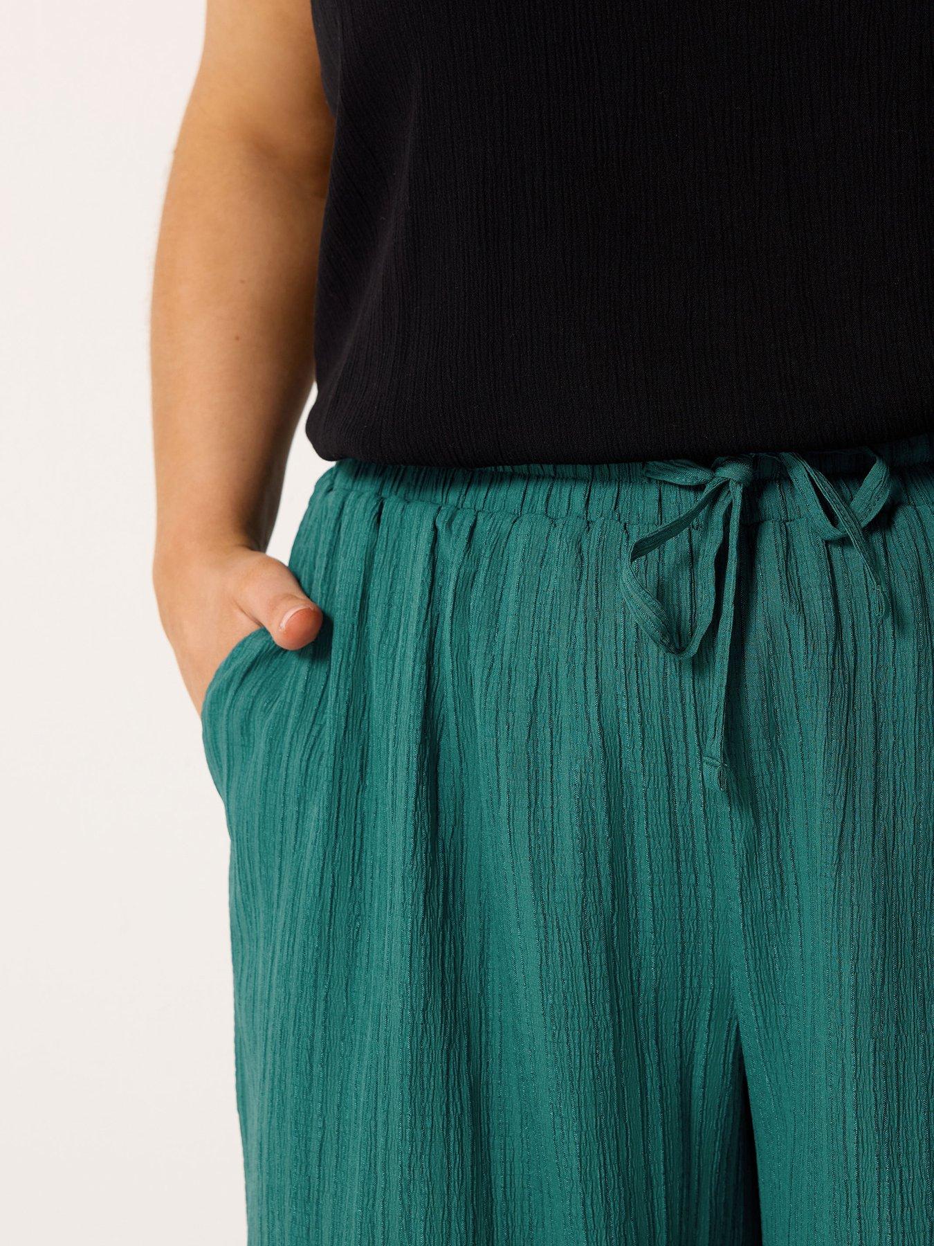 Image 4 of 4 of Yours Curve Textured Crop Trousers - Green