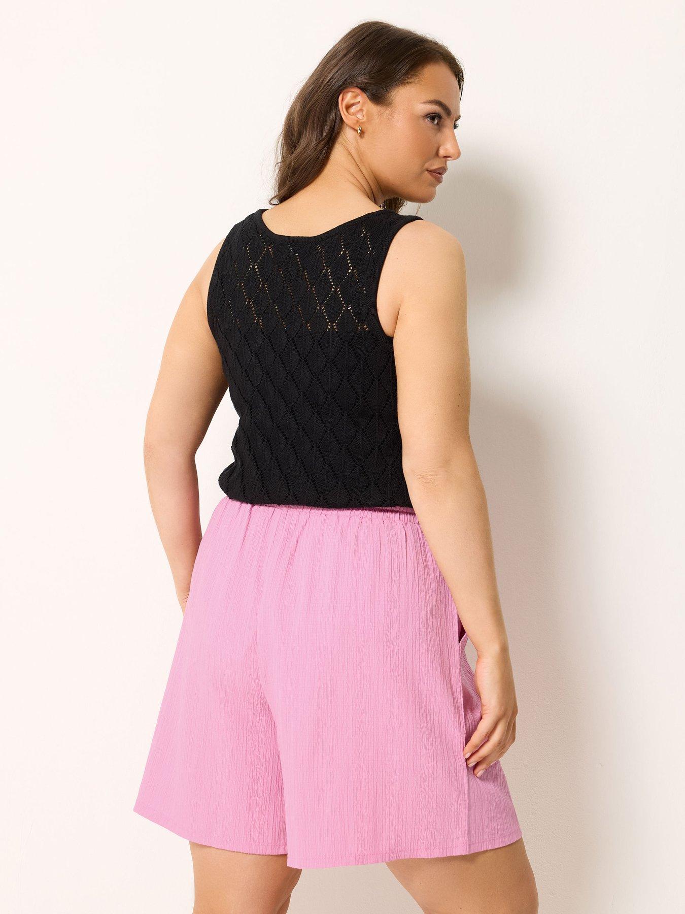 Image 2 of 5 of Yours Curve Textured Woven Shorts - Pink