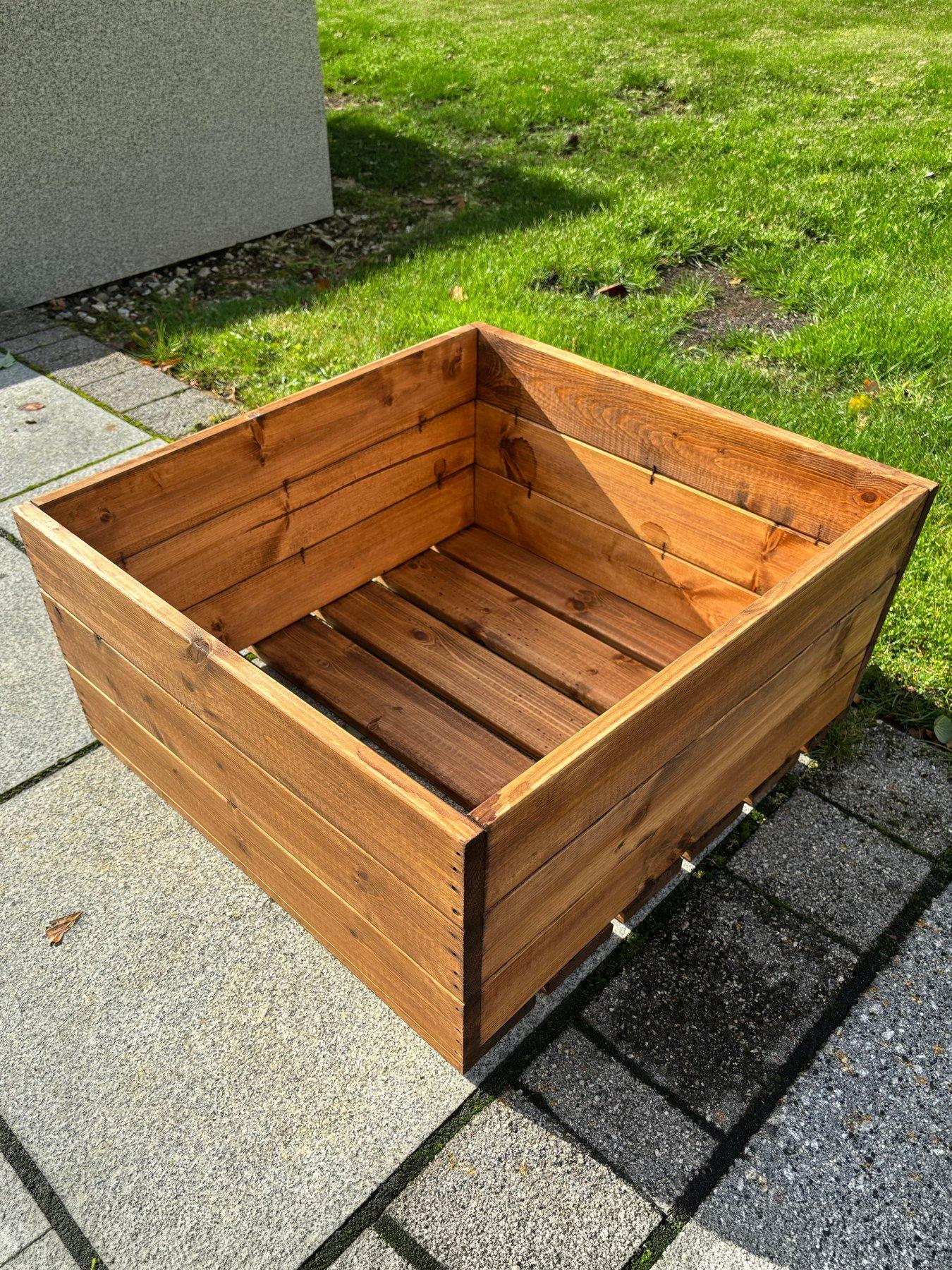 Image 4 of 6 of Charles Taylor Country Kitchen Large Raised Bed