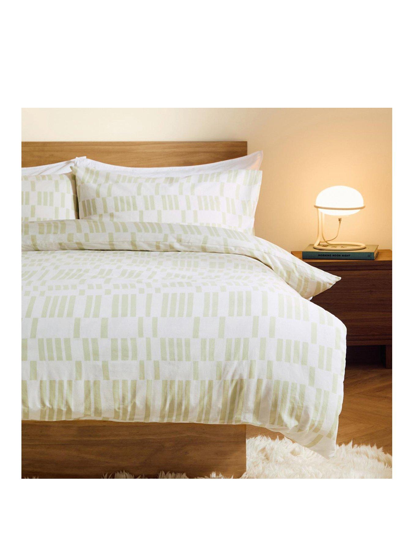 Image 2 of 3 of Made Avery Geo Duvet Set Green