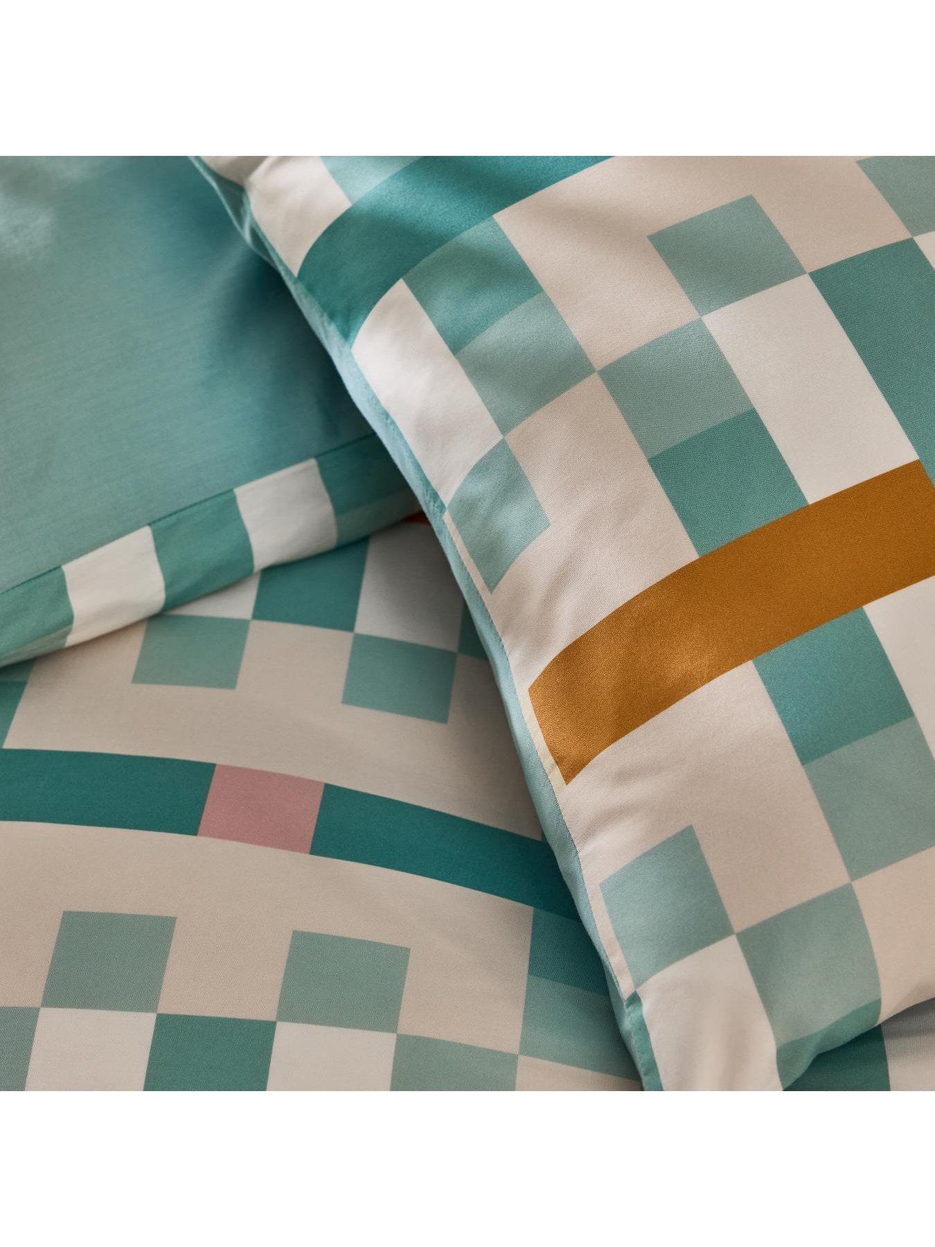 Image 3 of 3 of Made Carys Duvet Set Green