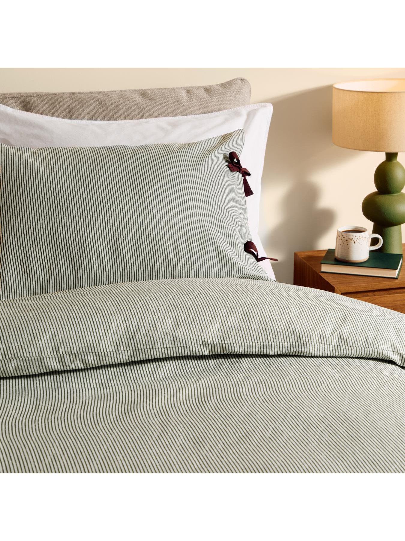 Image 3 of 3 of Made Ansel Duvet Set Green