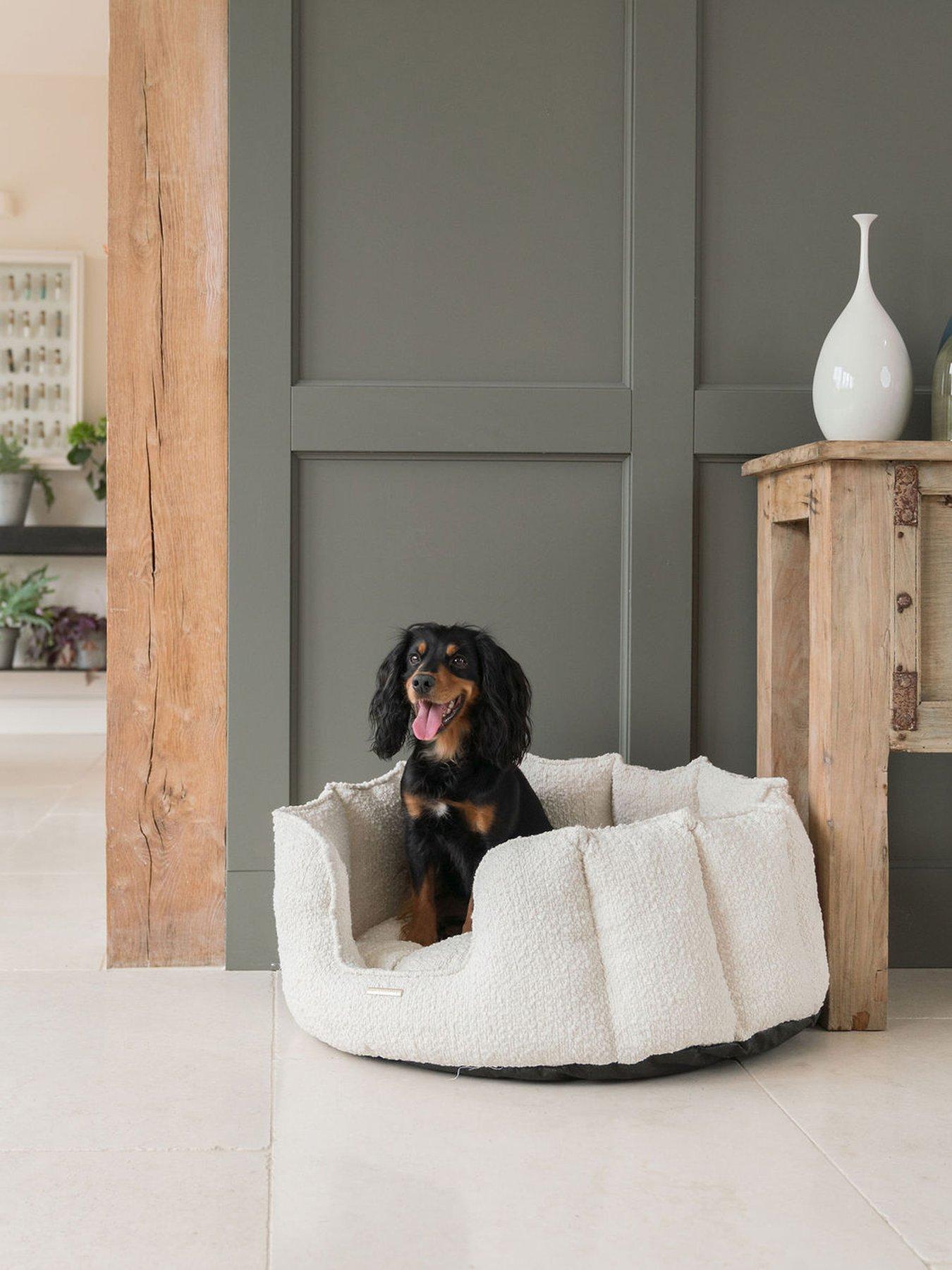 Lords and Labradors L & L High Walled Bed w/inner Ivory Boucle M