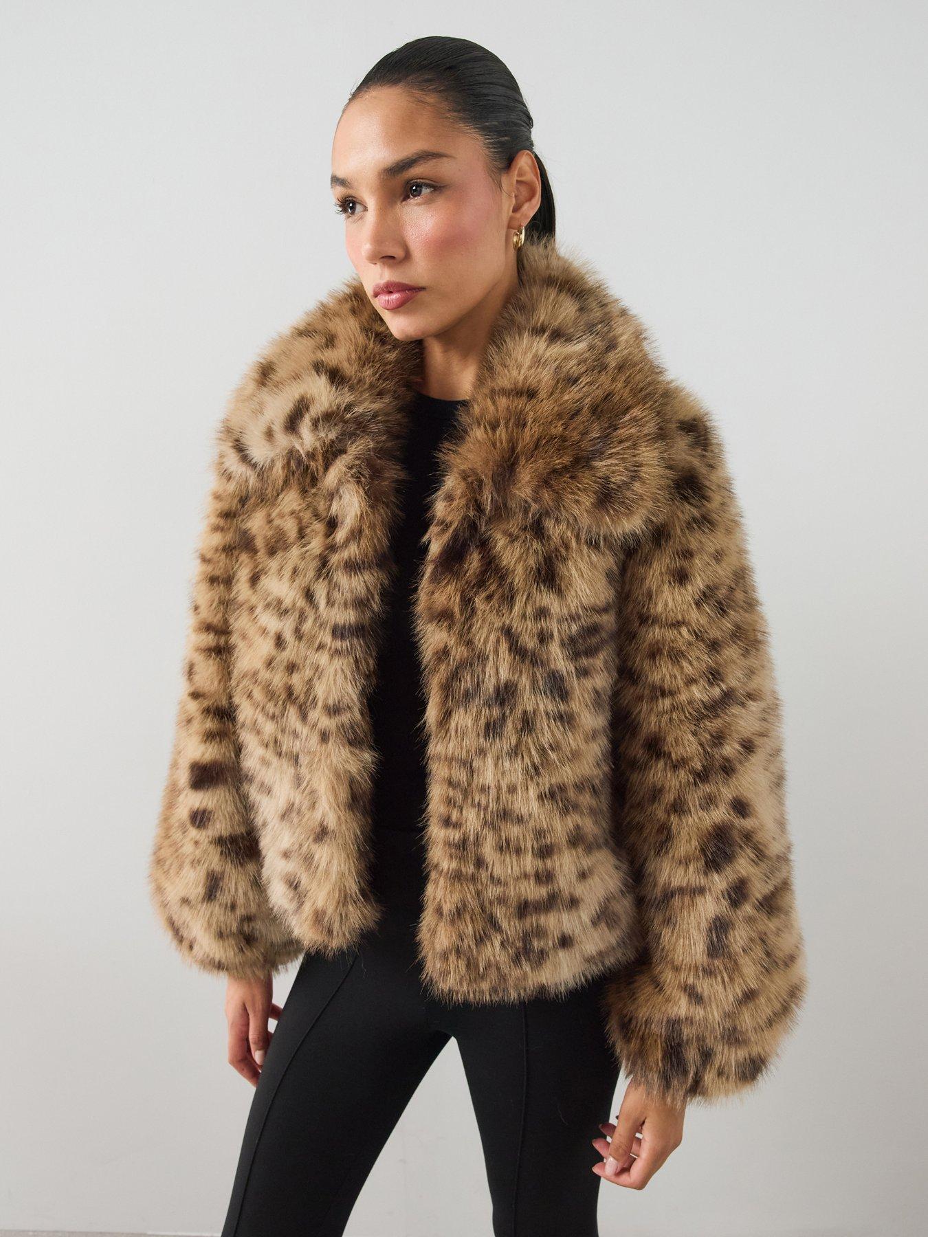 Image 1 of 7 of The Very Collection Womens Volume Sleeve Faux Fur Leopard Jacket - Print