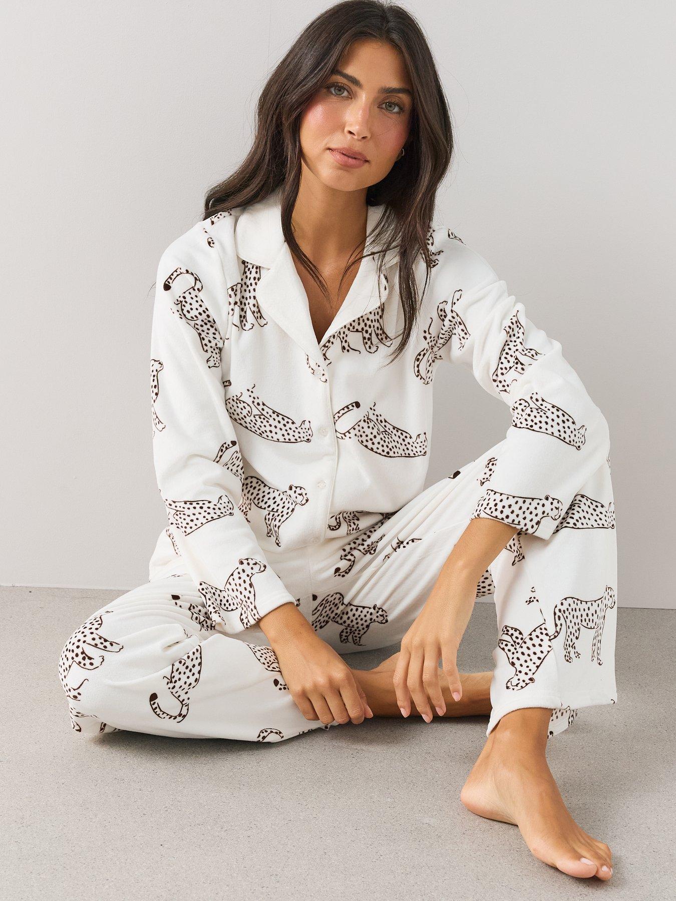 Image 4 of 7 of The Very Collection Fleece Revere Printed Pyjama Set - White