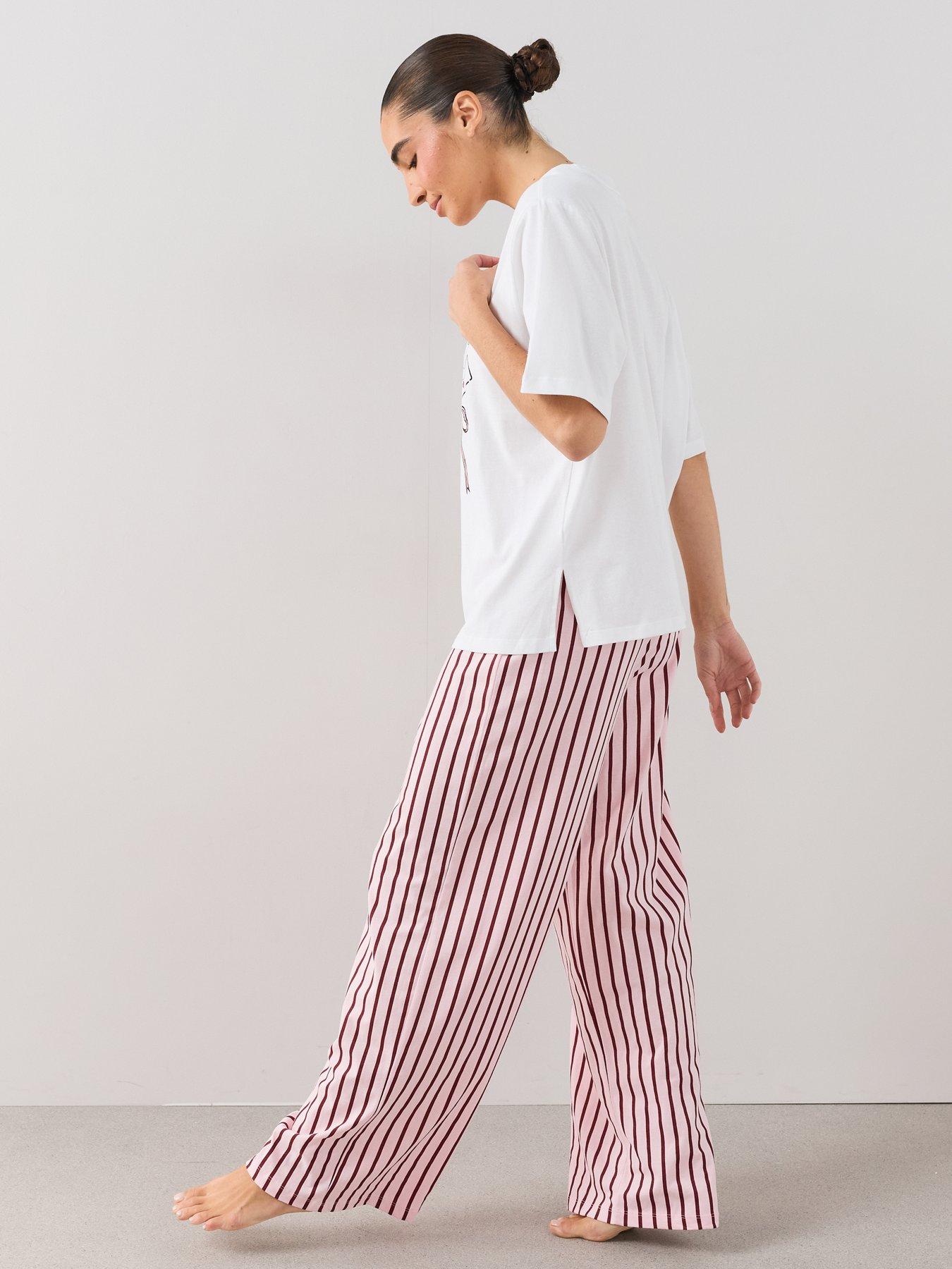 Image 6 of 6 of The Very Collection Cotton Rich Oversized Graphic Pyjama Set