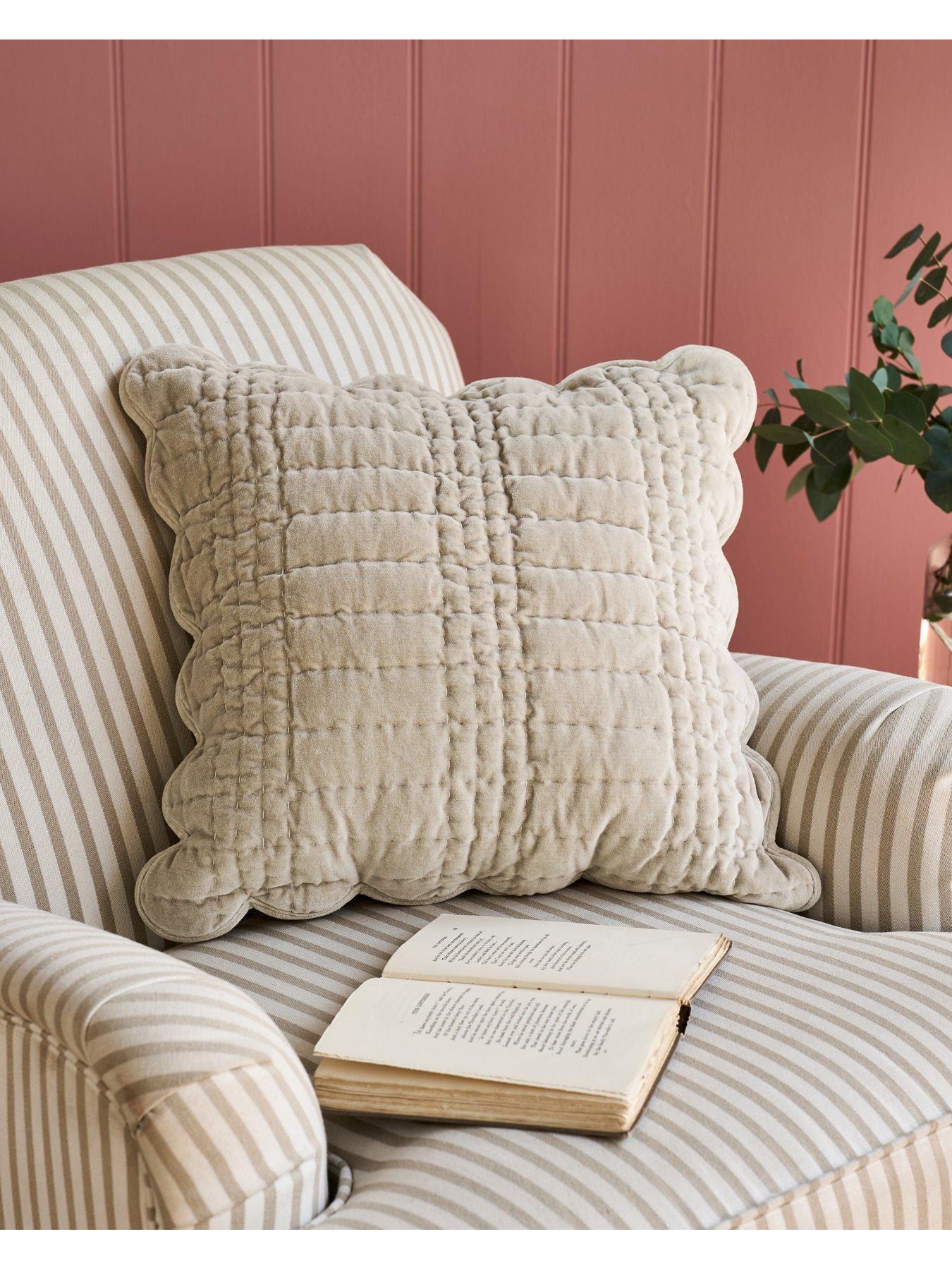 Laura Ashley Brady Scalloped 43x43Cm Cushion