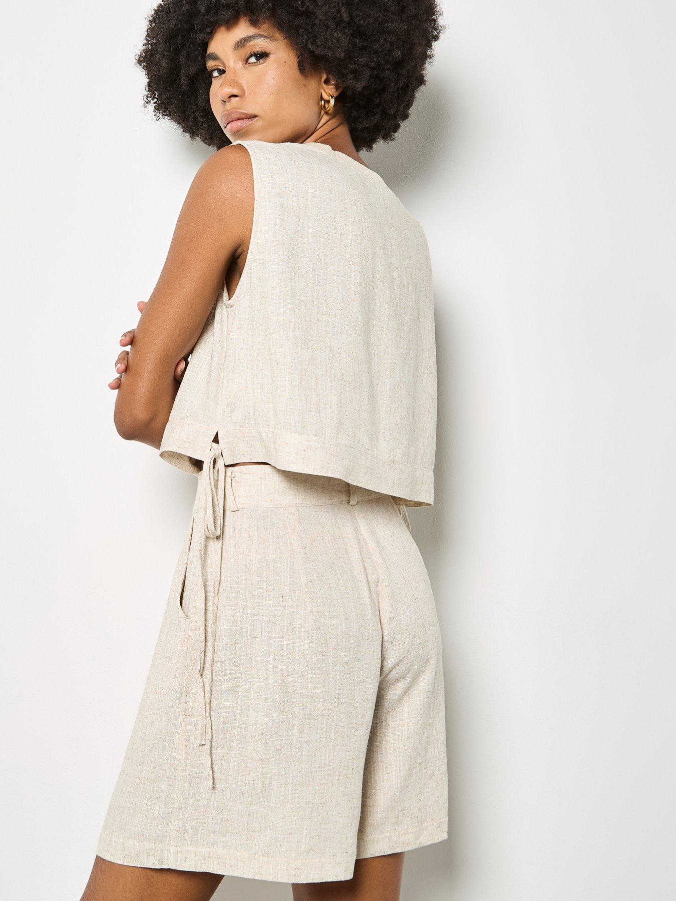 Image 4 of 5 of Apricot Apricot Pleated Detail Short