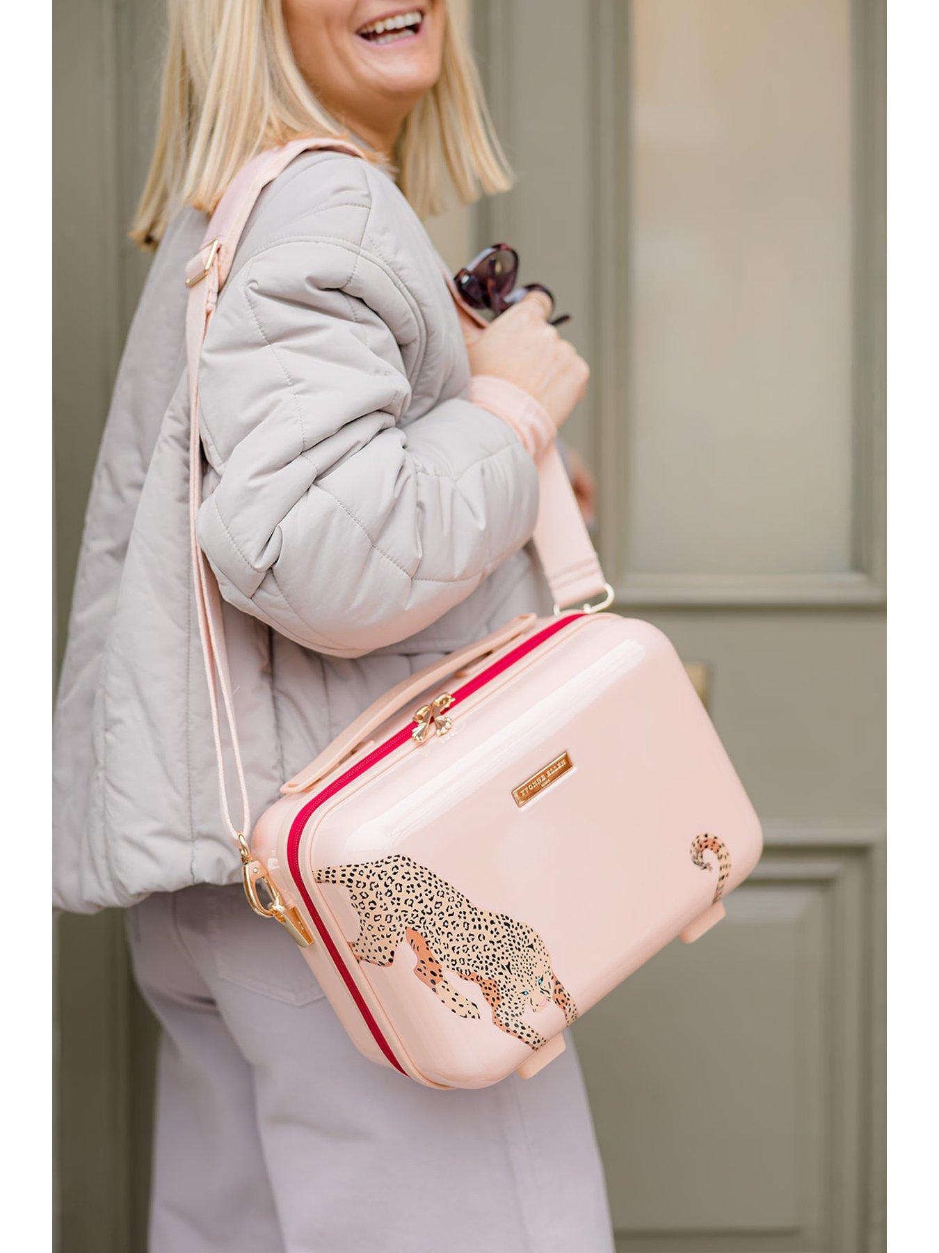Image 7 of 7 of Yvonne Ellen VANITY CASE