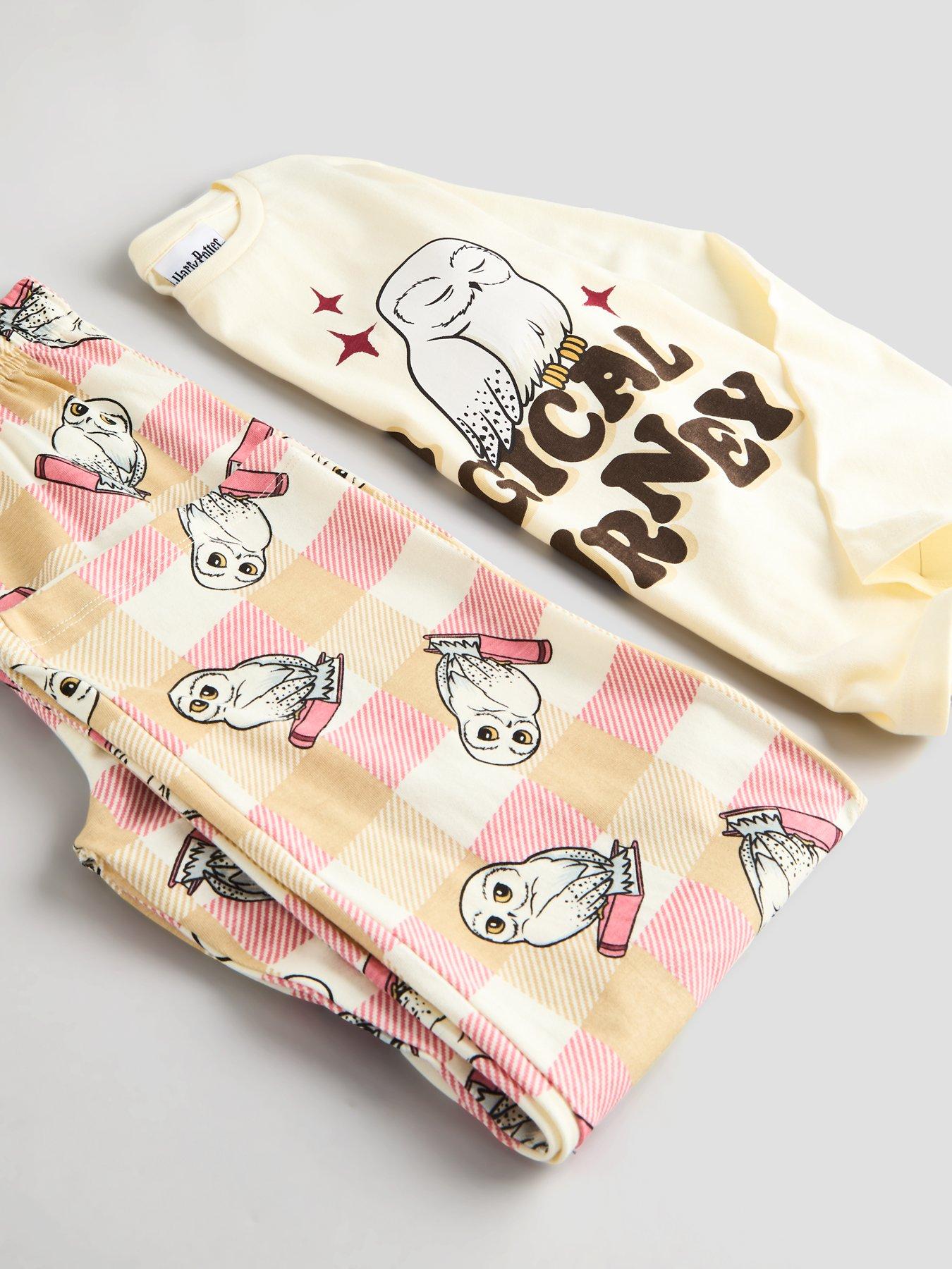 Image 3 of 6 of The Very Collection Harry Potter Hedwig Pyjama