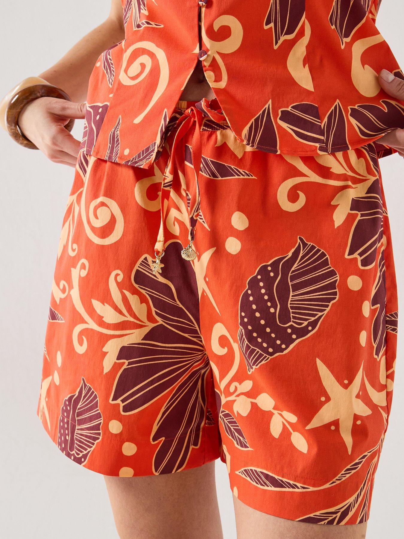 Image 5 of 5 of Vero Moda Mariana Shell Print Shorts