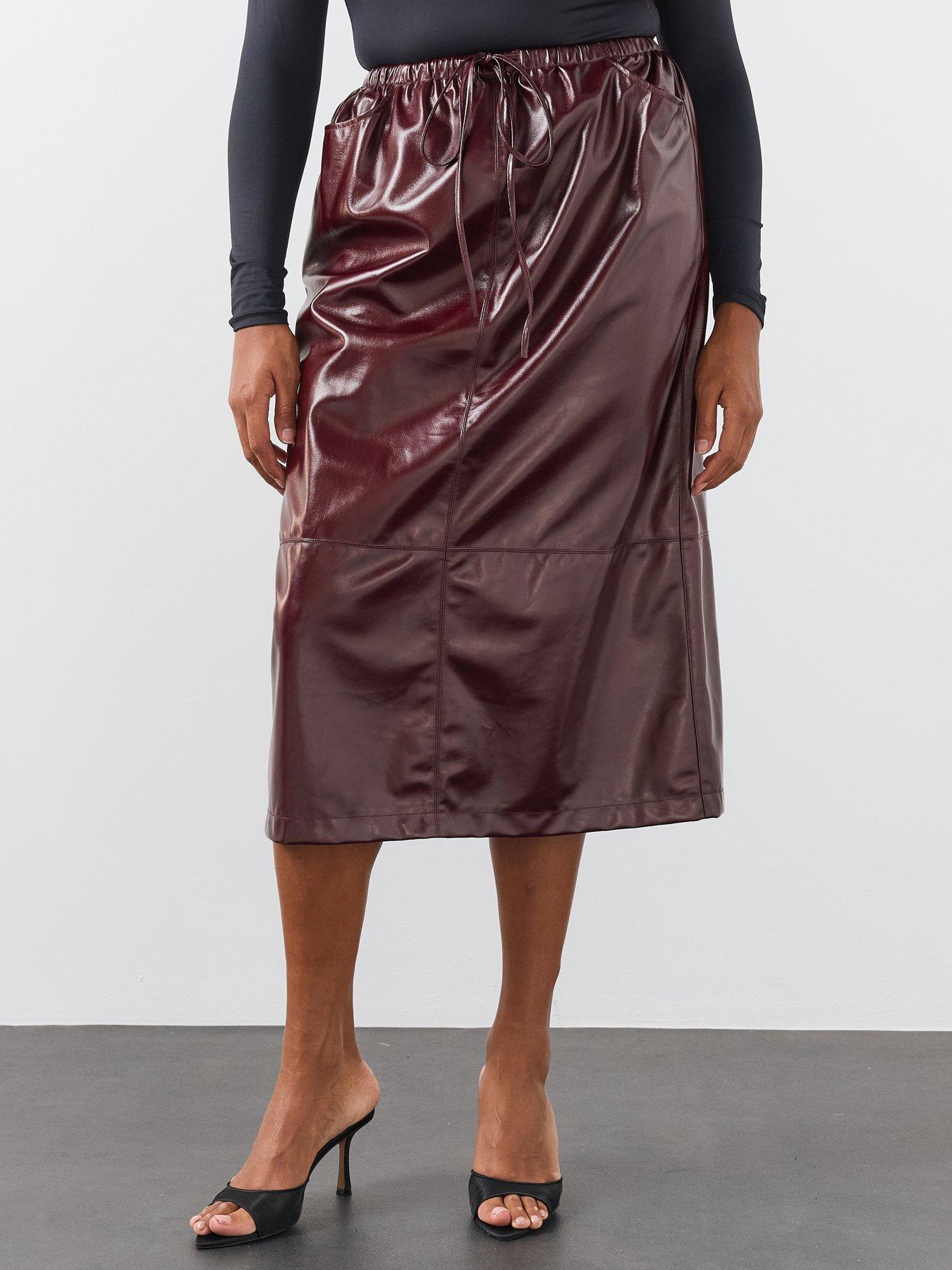 Image 4 of 6 of The Very Collection Womens Plus Size Faux Leather Elasticated Waist Midi Skirt - Burgundy