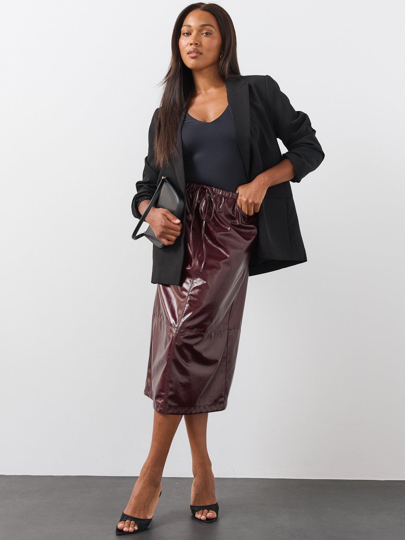 Image 5 of 6 of The Very Collection Womens Plus Size Faux Leather Elasticated Waist Midi Skirt - Burgundy