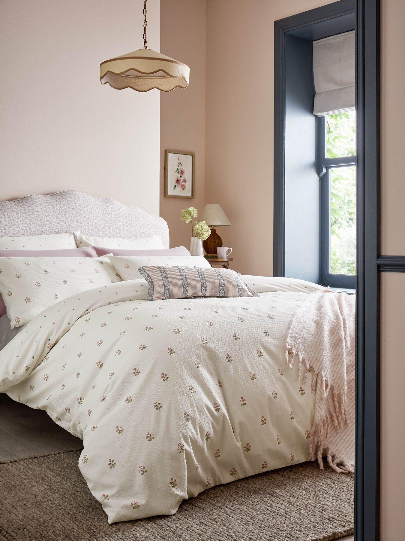 Laura Ashley Harthill Daisy Quilt Set Pink