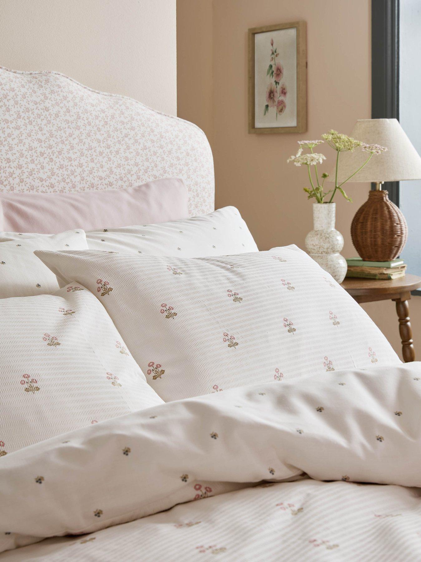 Image 5 of 6 of Laura Ashley Harthill Daisy 100% Cotton Quilt Set Pink