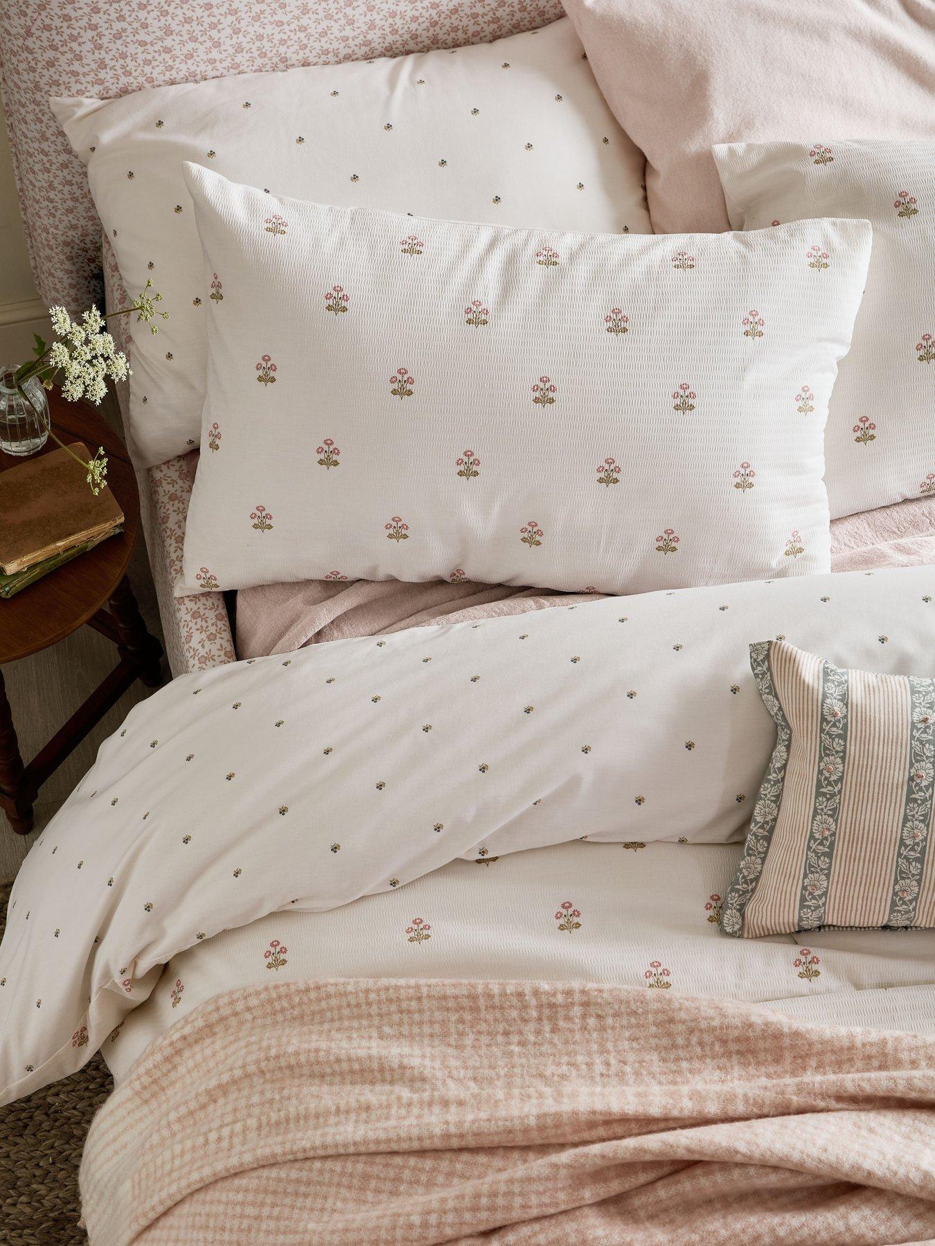 Image 6 of 6 of Laura Ashley Harthill Daisy 100% Cotton Quilt Set Pink