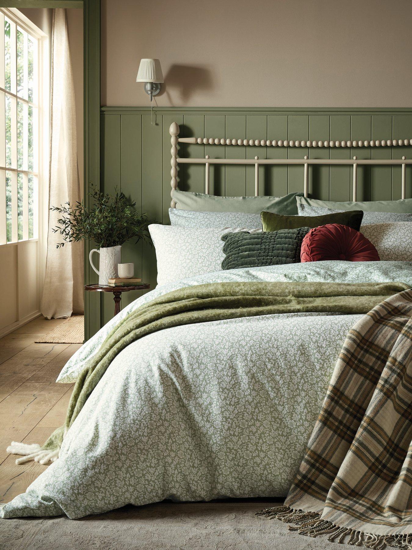Laura Ashley Sweet Alyssum Quilt Set Sage