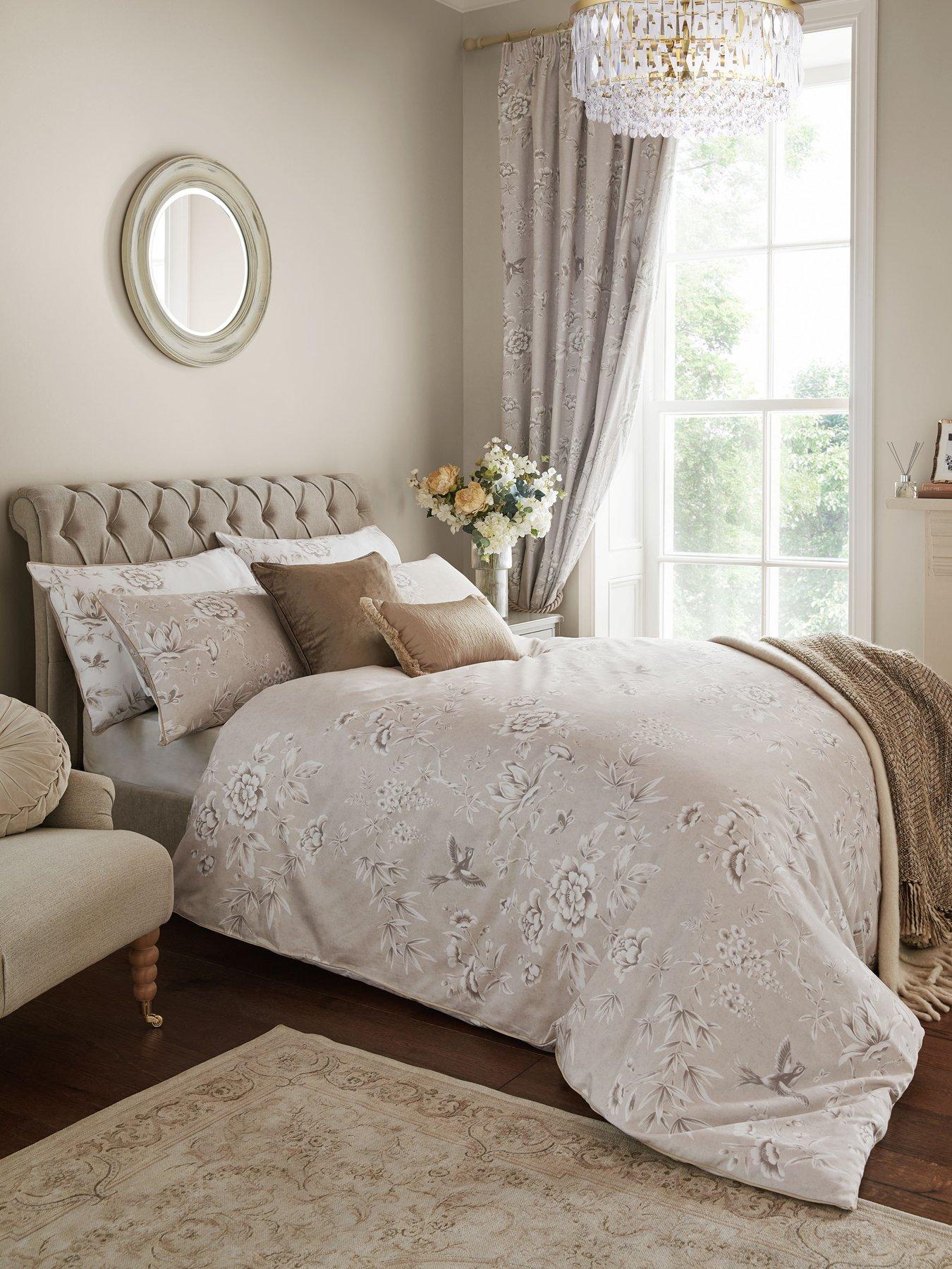 Laura Ashley Larowshamgarden Quilt Set Natural