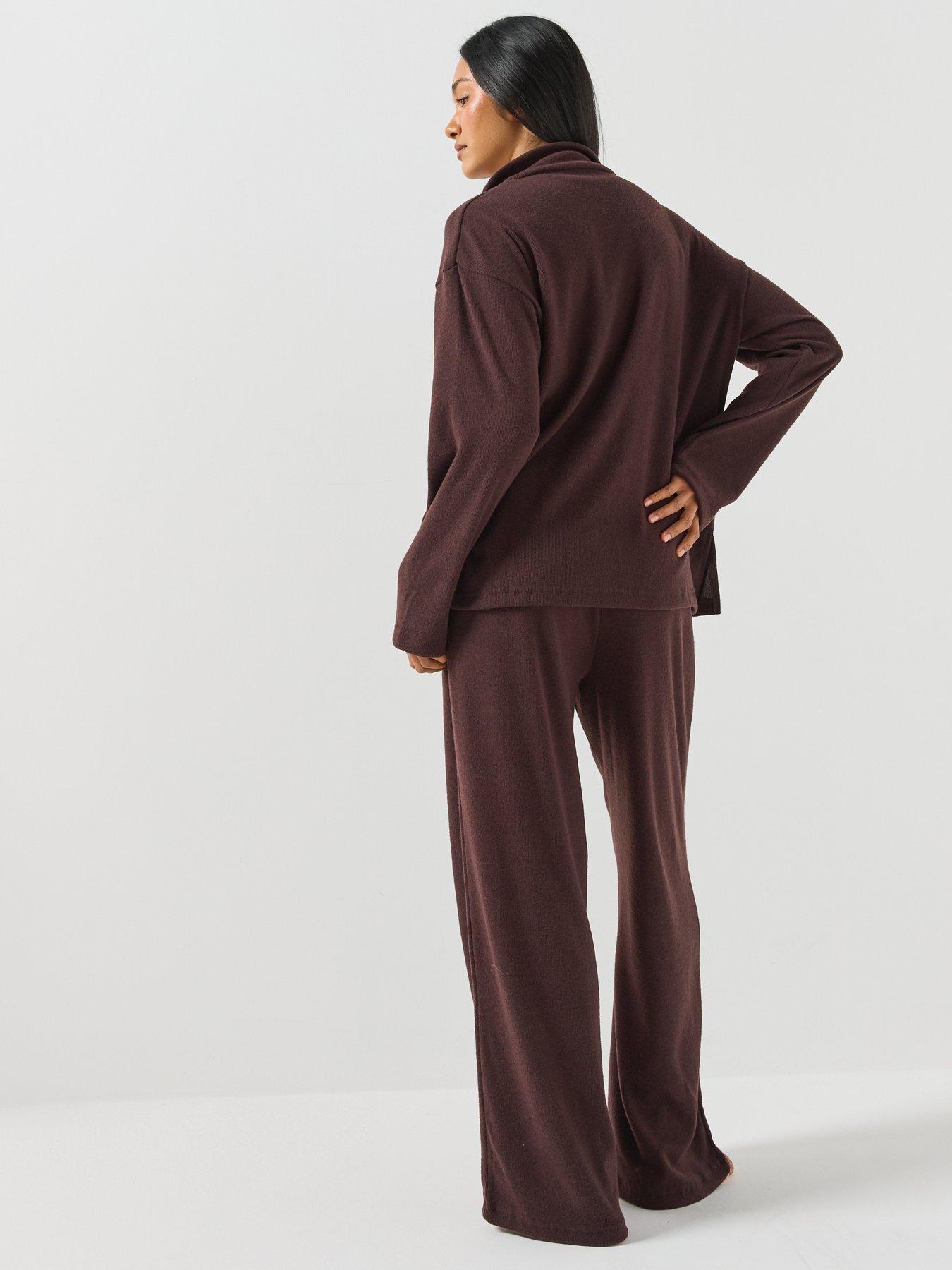 Image 2 of 6 of Loungeable Soft 1/4 Knit Top And Trouser Set - Dark Brown