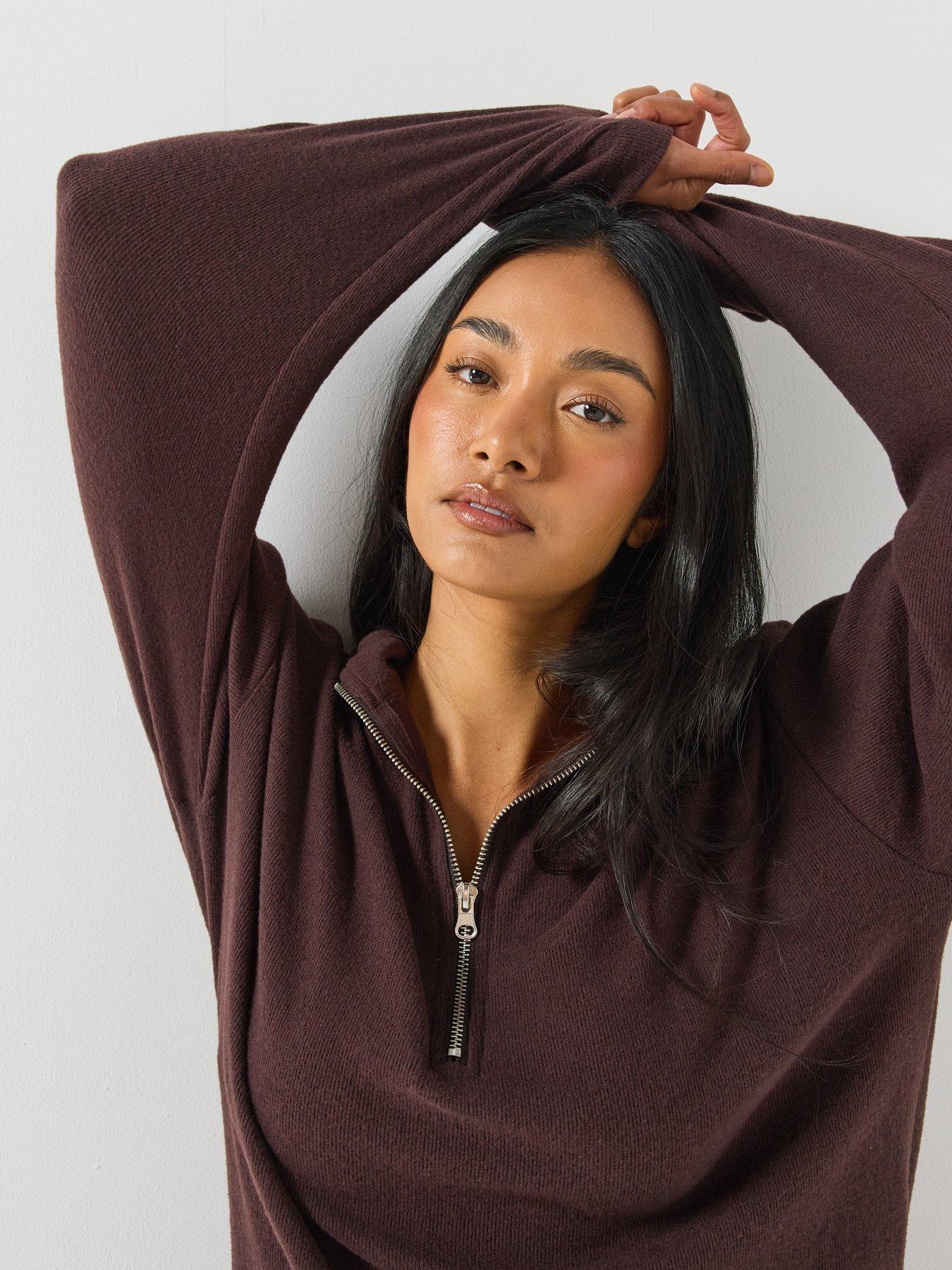 Image 4 of 6 of Loungeable Soft 1/4 Knit Top And Trouser Set - Dark Brown