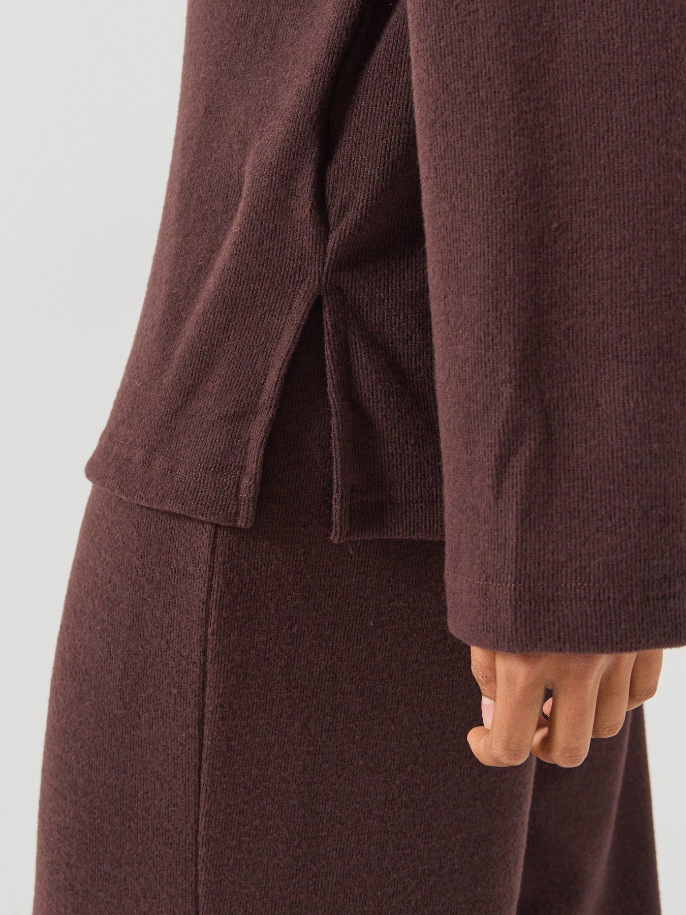 Image 5 of 6 of Loungeable Soft 1/4 Knit Top And Trouser Set - Dark Brown