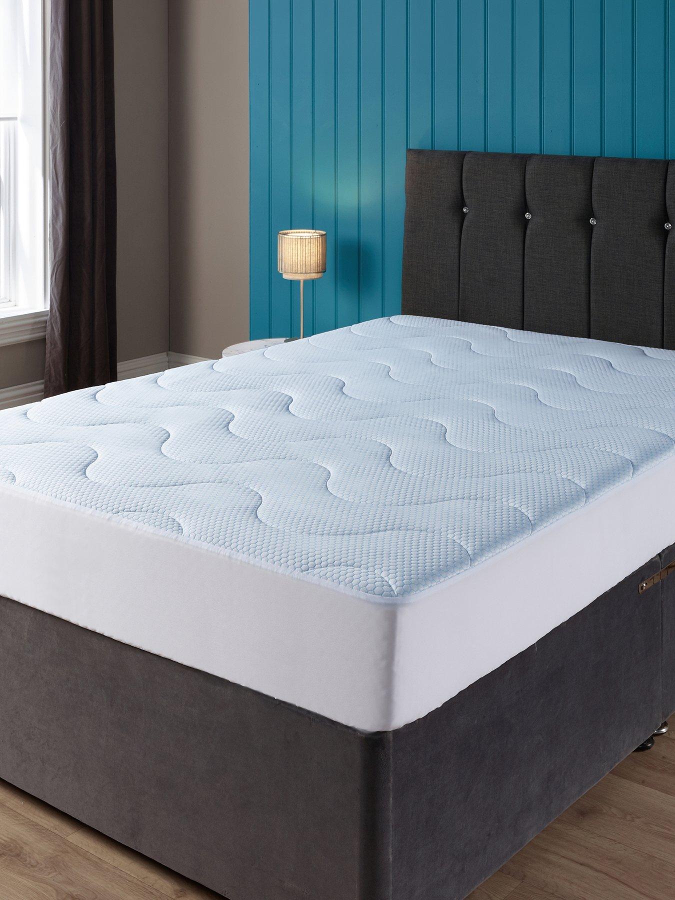 The Very Collection Cooling Quilted Mattress Protector Single