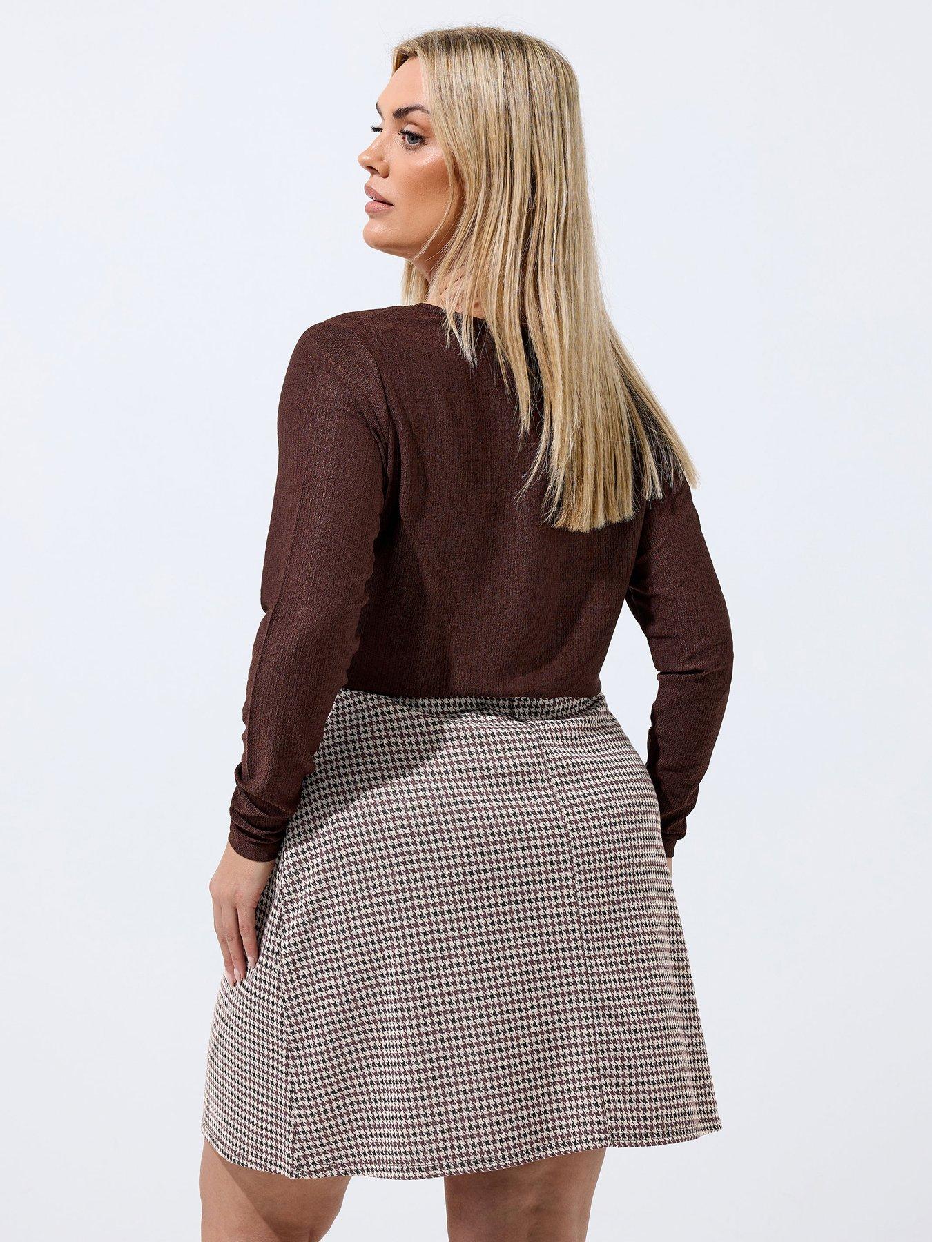 Image 2 of 5 of Yours Curve Jacquard Mini Skirt - Beige