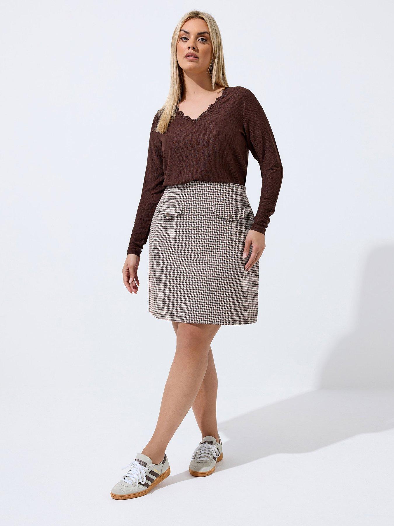 Image 3 of 5 of Yours Curve Jacquard Mini Skirt - Beige