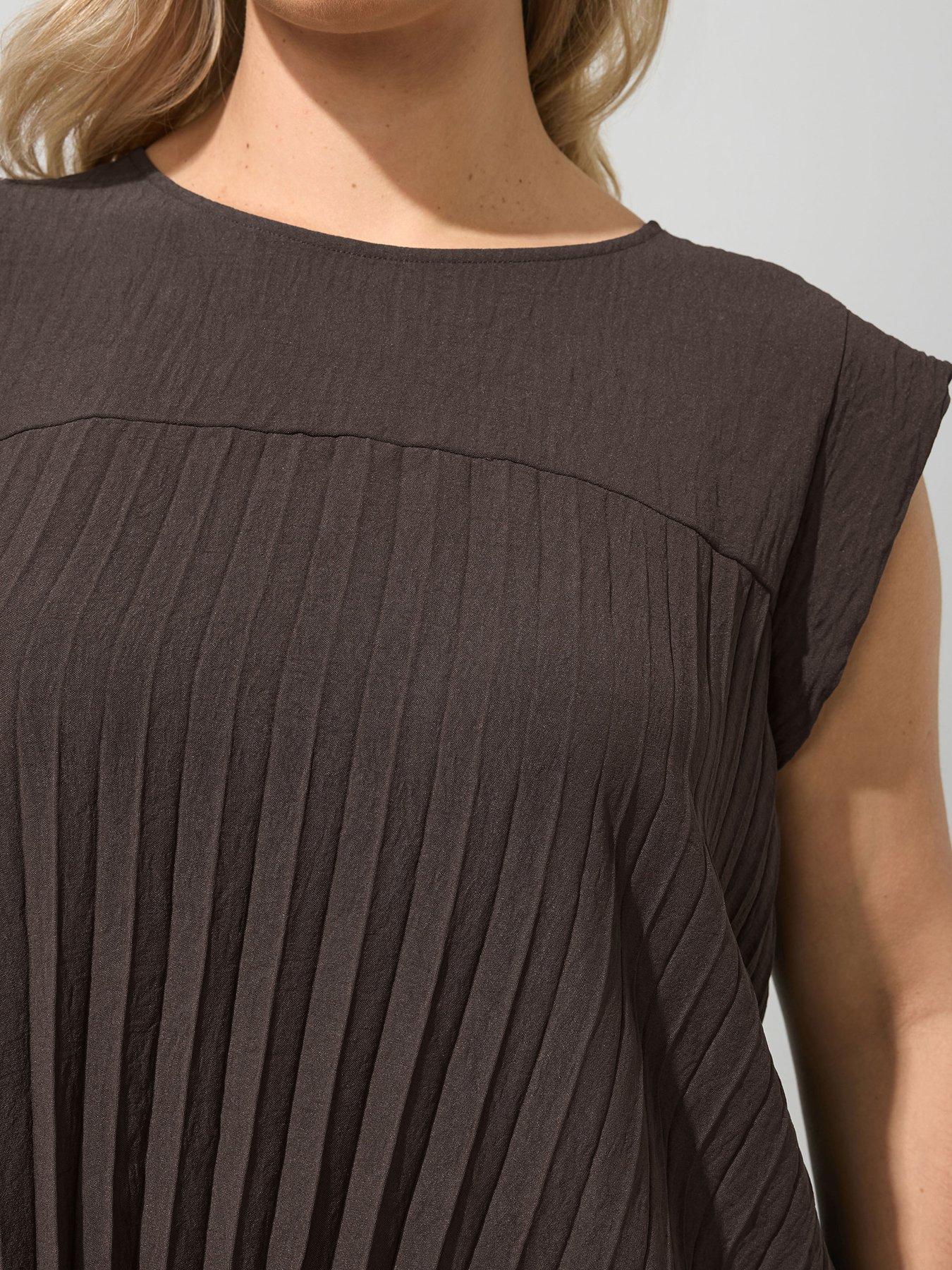 Image 4 of 4 of Yours Curve Pleat Detail Top &amp; Trousers Set