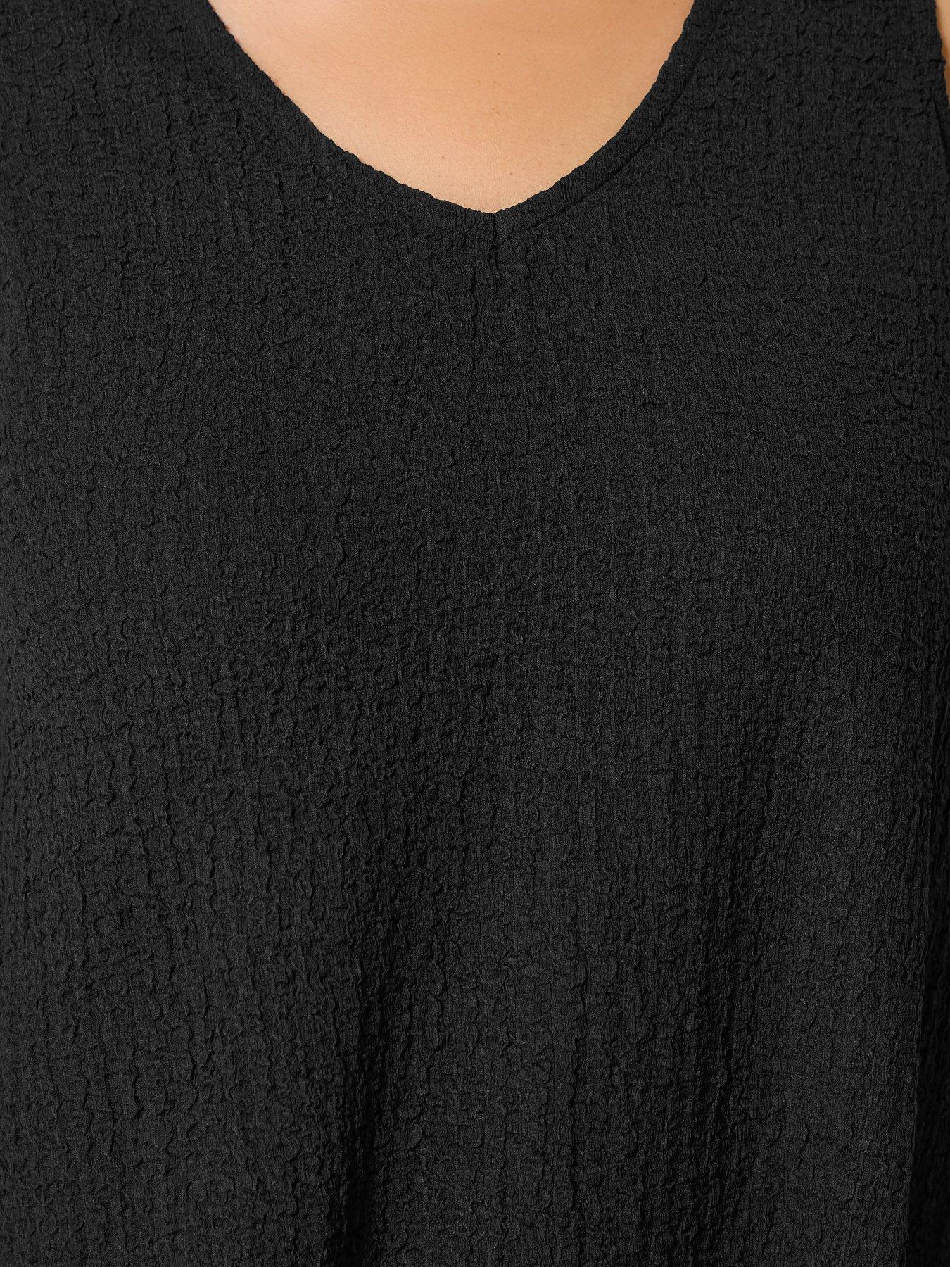 Image 4 of 4 of Yours Curve Textured V-Neck Swing Vest - Black