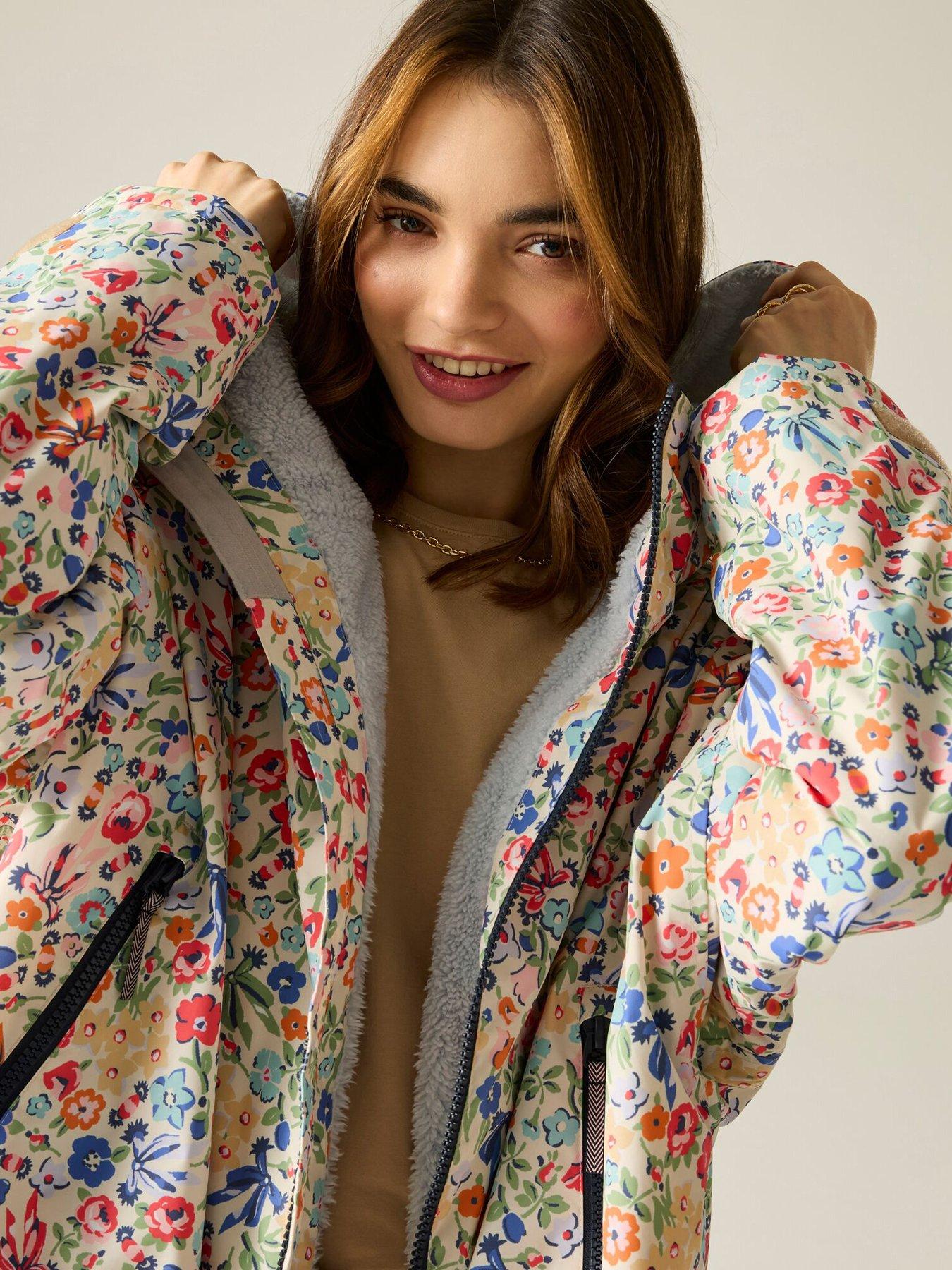 Image 3 of 7 of Regatta Ladies Cath Kidston Changing Robe - Cream Harmony Ditsy