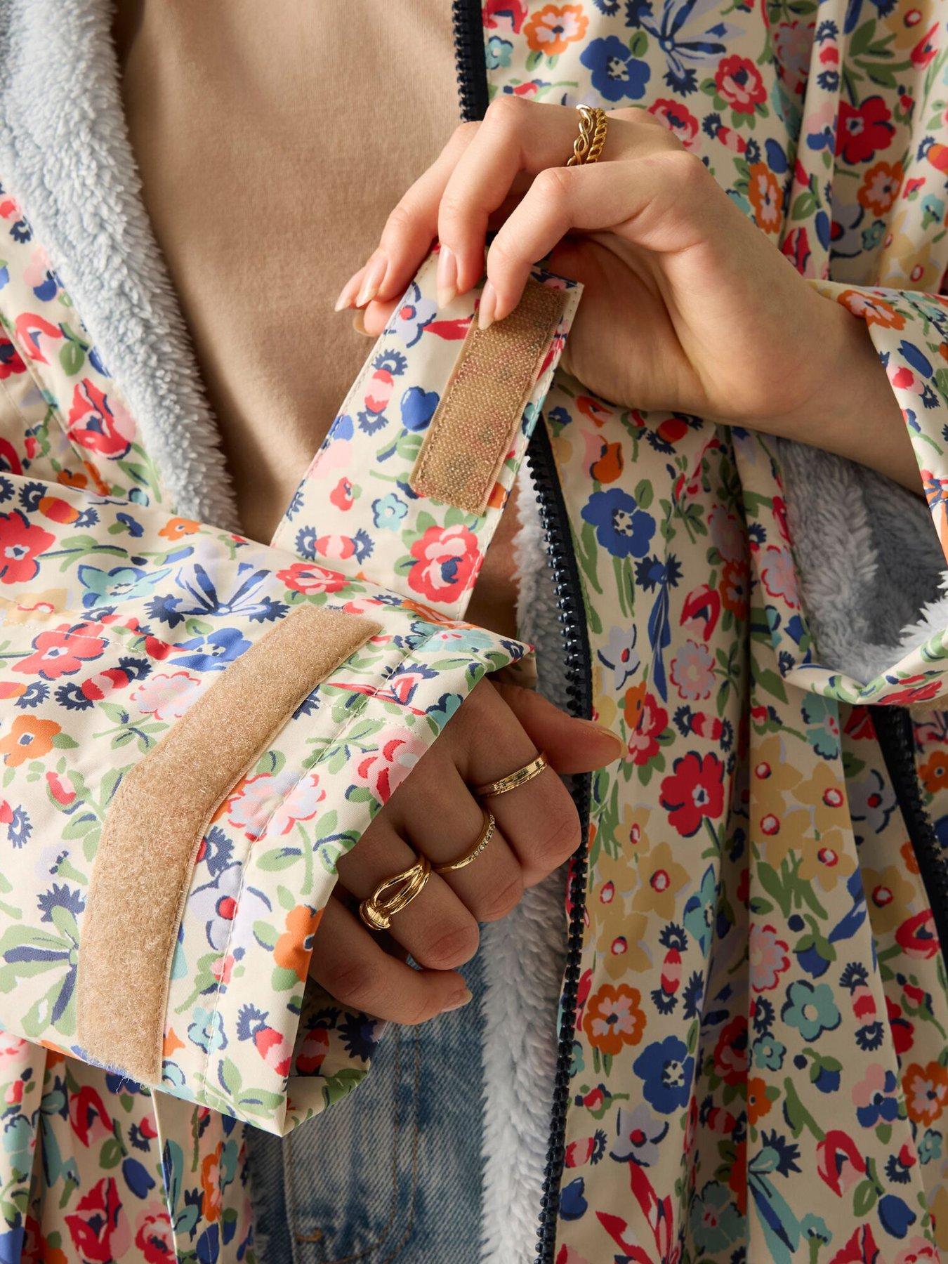 Image 7 of 7 of Regatta Ladies Cath Kidston Changing Robe - Cream Harmony Ditsy