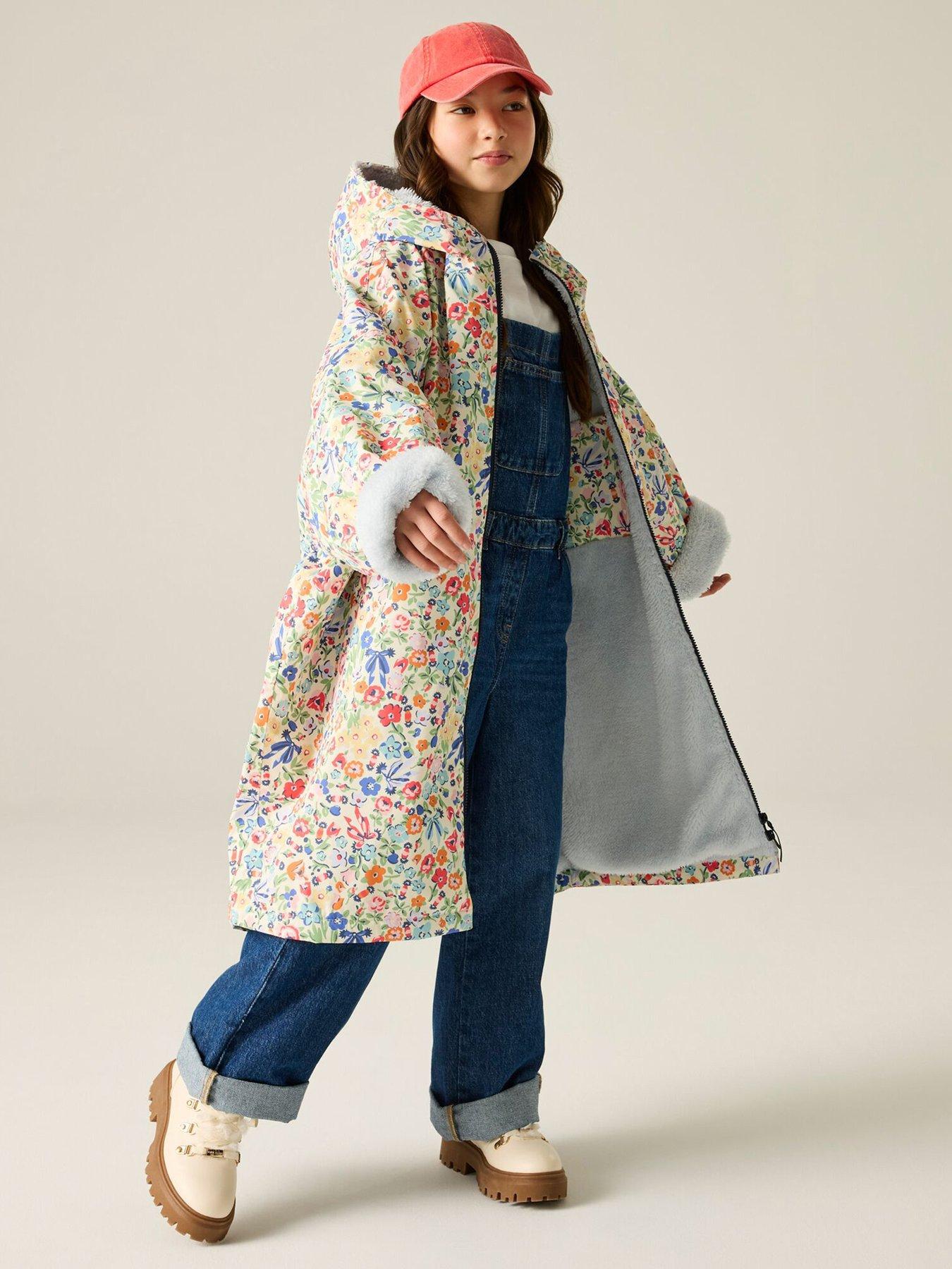 Image 3 of 7 of Regatta Girls Cath Kidston Junior Changing Robe - Cream Harmony Ditsy