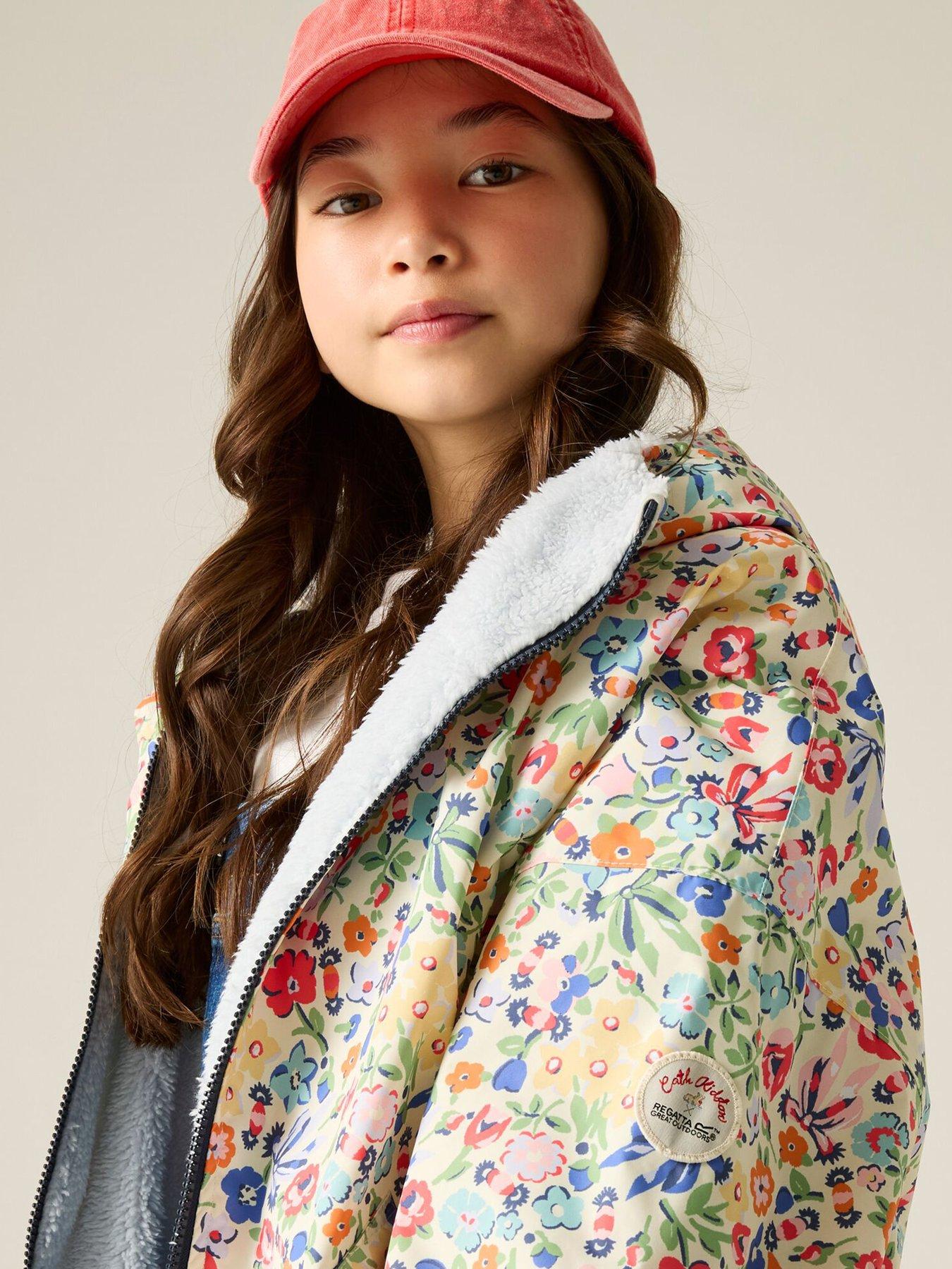 Image 6 of 7 of Regatta Girls Cath Kidston Junior Changing Robe - Cream Harmony Ditsy