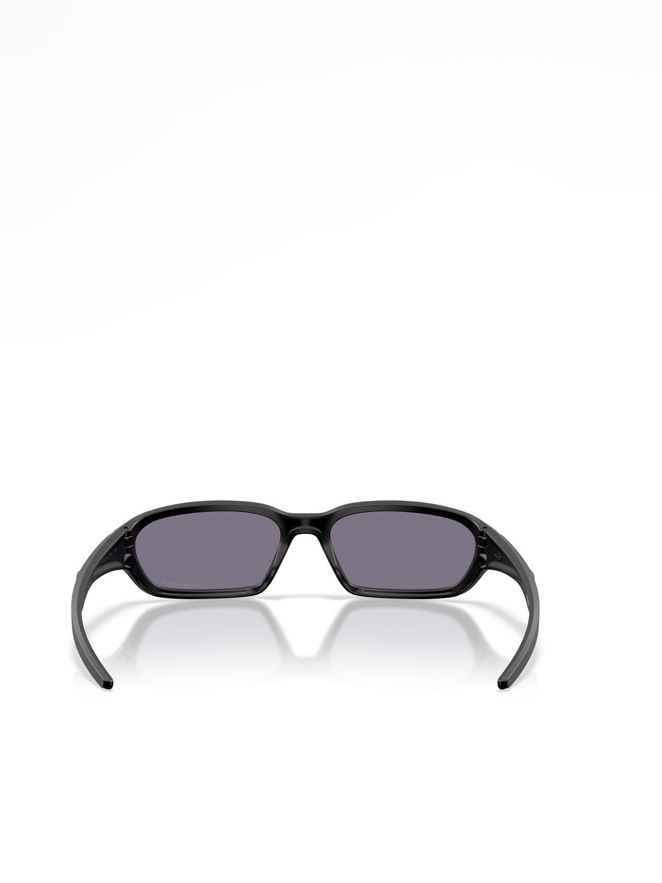Image 4 of 5 of Oakley OAKLEY 0OO9530 Rectangular Sunglasses