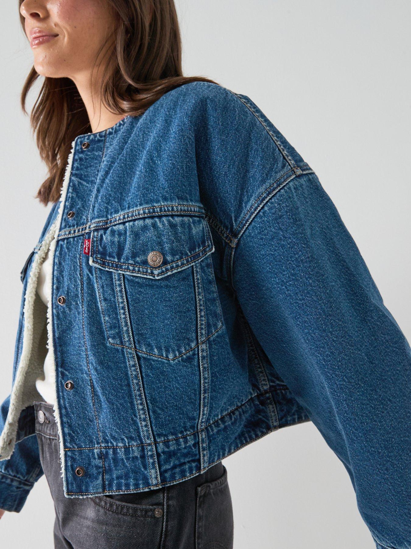 Image 5 of 6 of Levi's Collarless Crop Sherpa Trucker - Blue