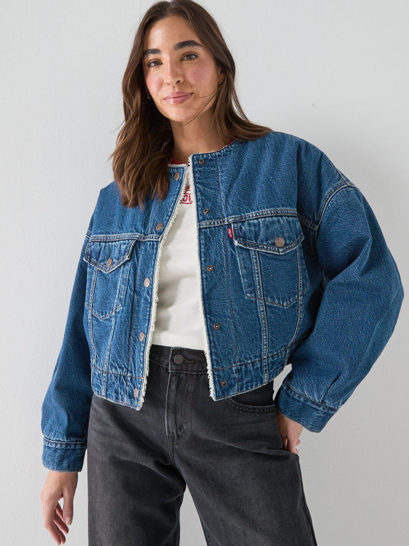Image 6 of 6 of Levi's Collarless Crop Sherpa Trucker - Blue