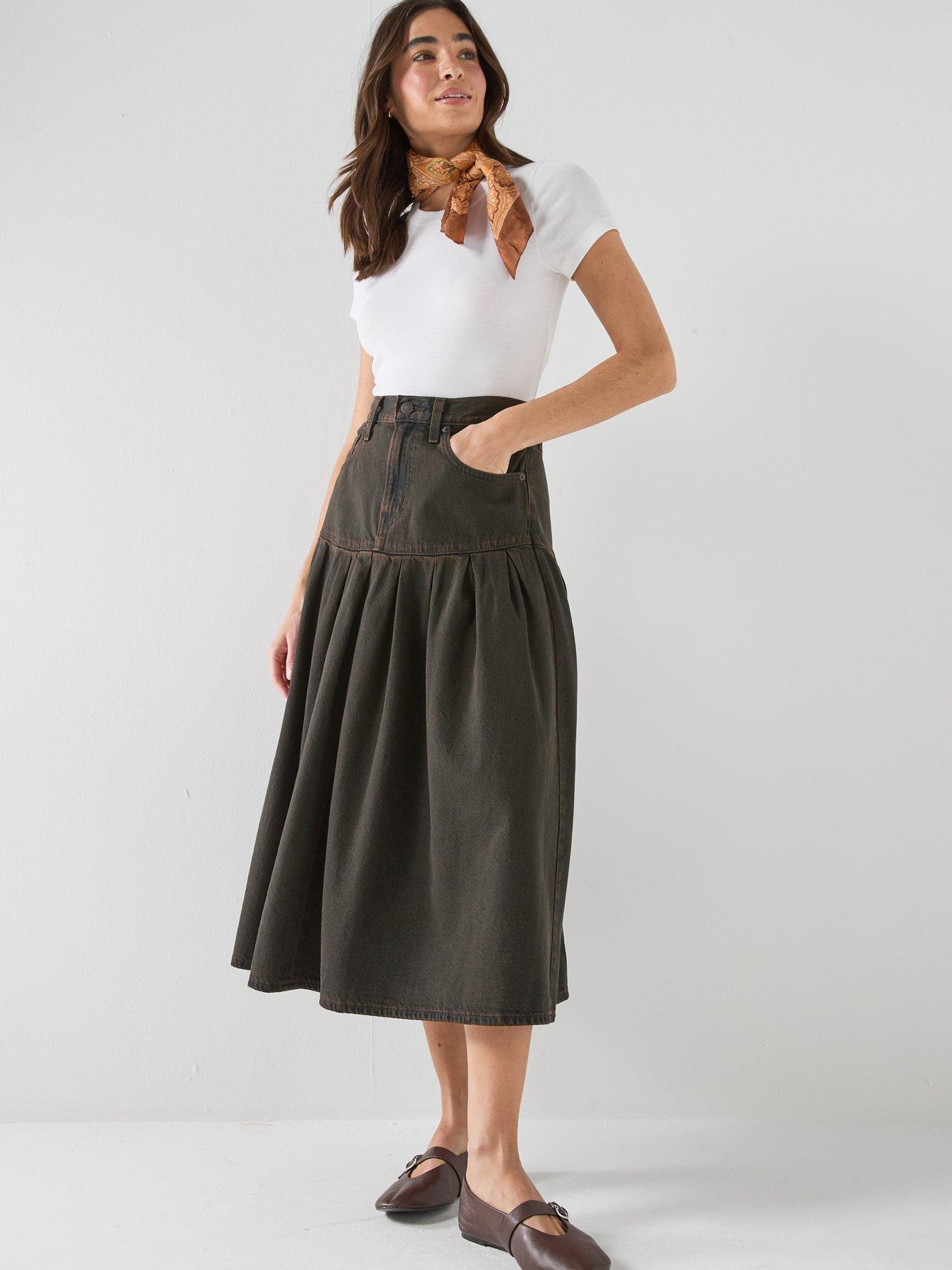 Image 3 of 6 of Levi's Yoked Pleated Skirt - Black