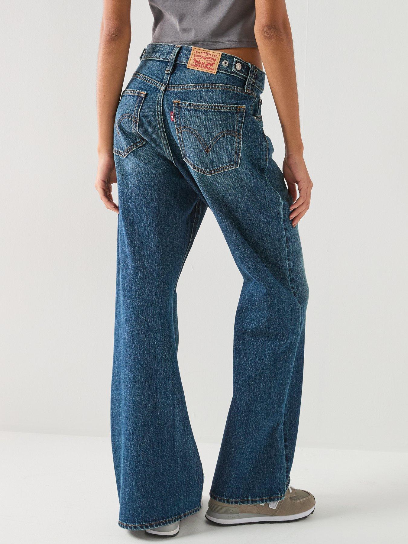 Image 2 of 6 of Levi's Cinch Flared Jeans - Blue
