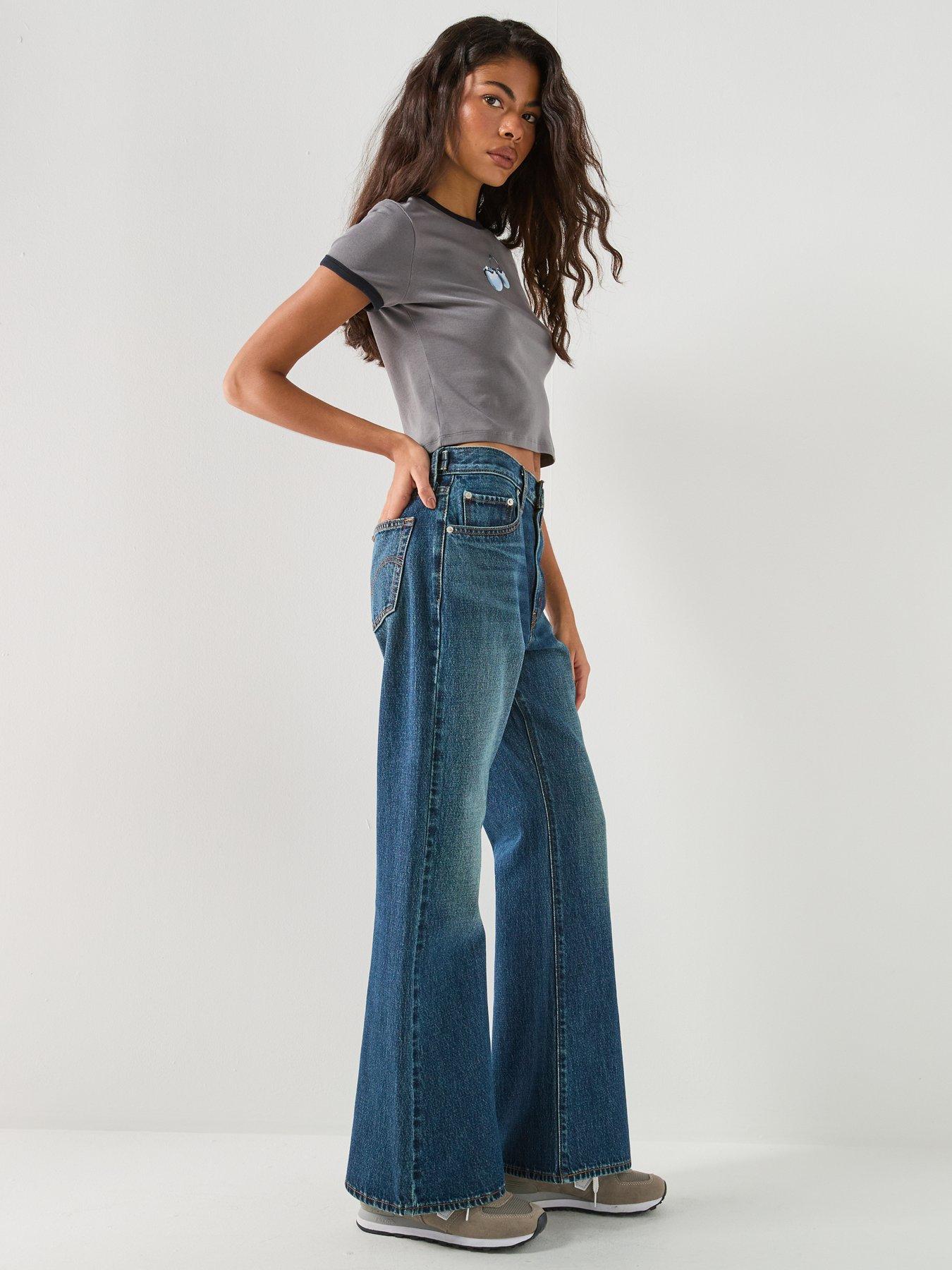Image 3 of 6 of Levi's Cinch Flared Jeans - Blue