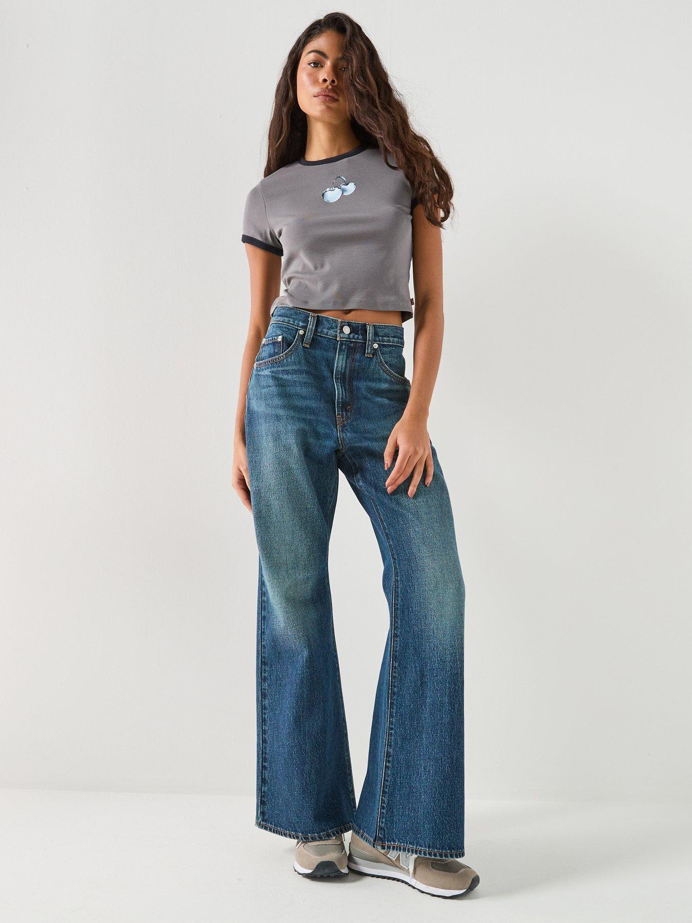 Image 4 of 6 of Levi's Cinch Flared Jeans - Blue