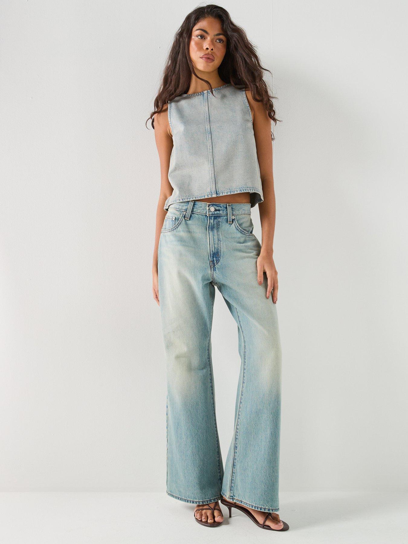 Image 3 of 6 of Levi's Cinch Flare Jeans - Blue