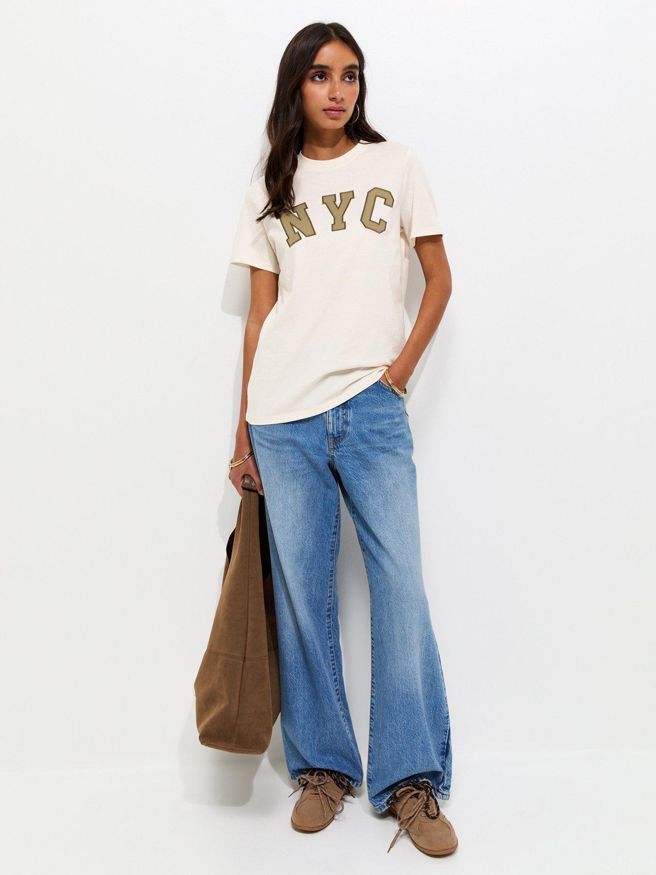 Image 3 of 3 of New Look Nyc Regular T-Shirt - White
