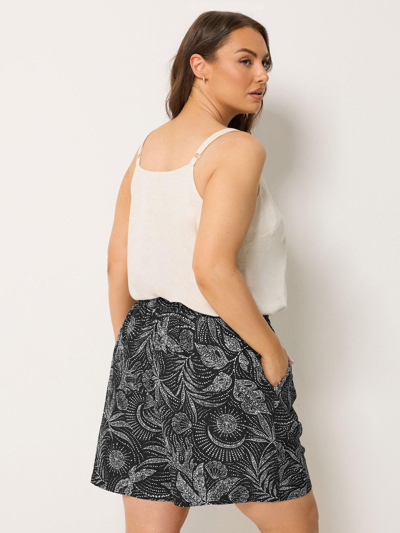 Image 2 of 4 of Yours Curve Shell Print Shorts - Black