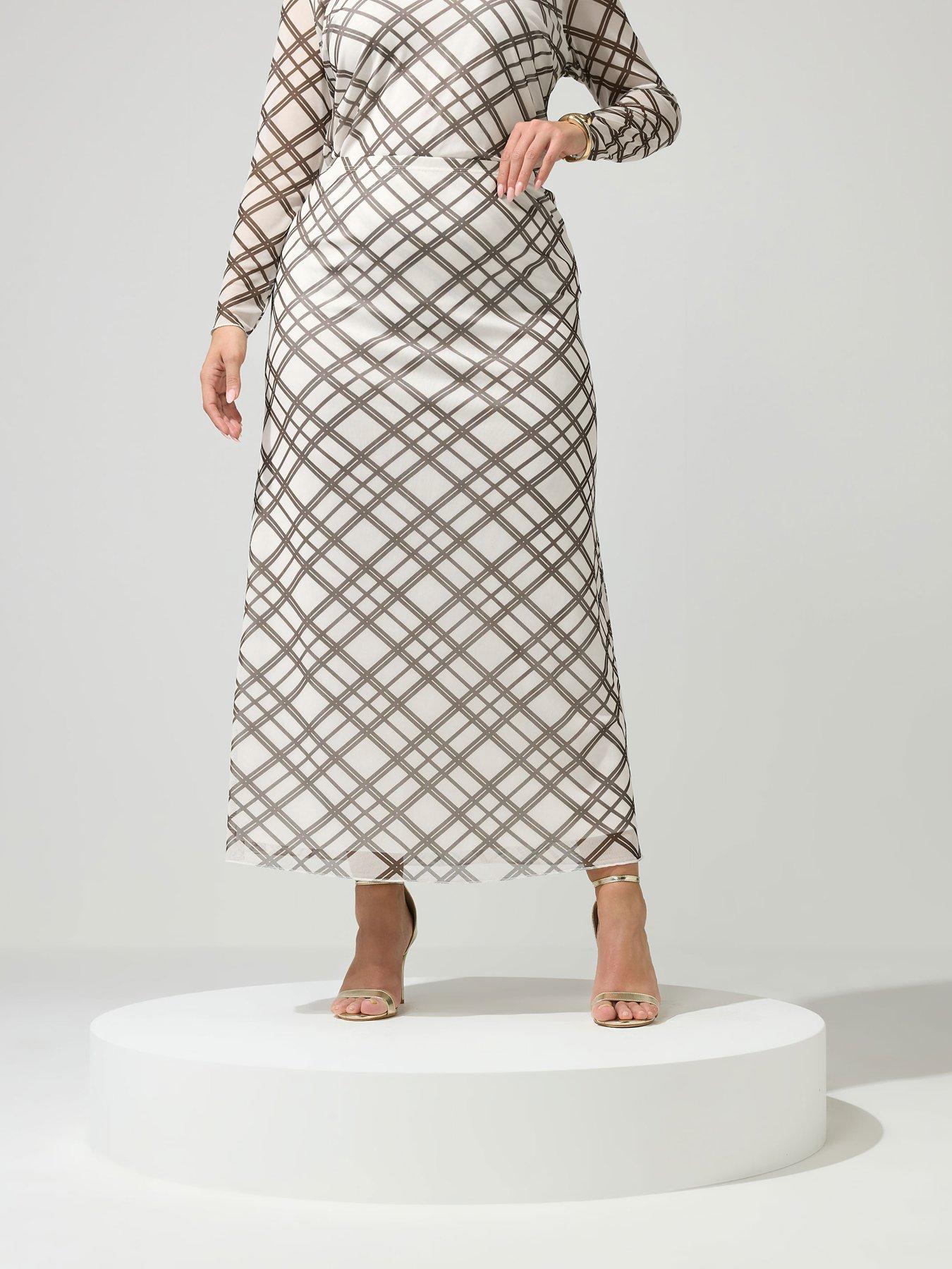 Image 1 of 4 of Yours Curve Check Maxi Skirt - Cream