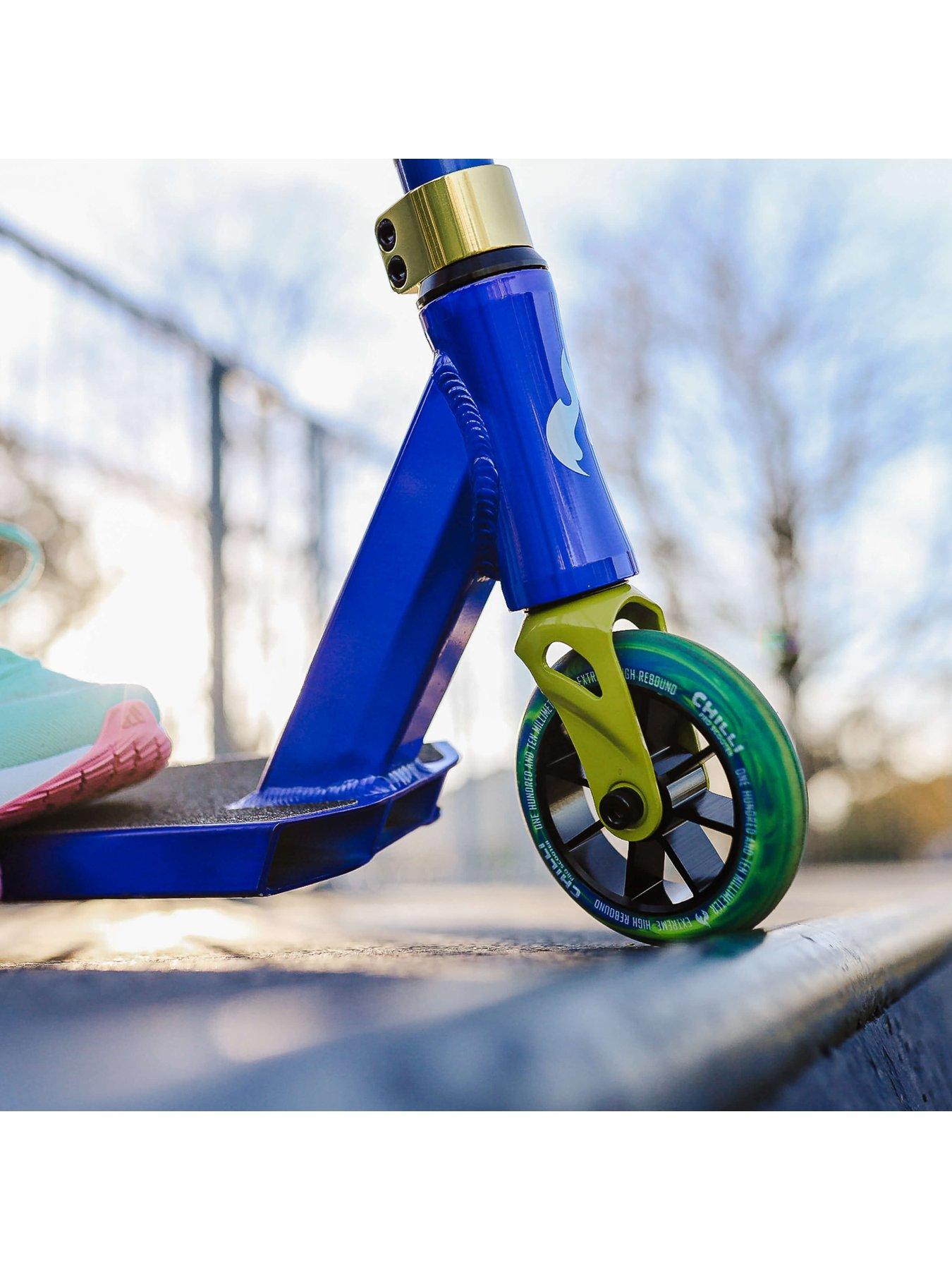 Image 4 of 7 of Micro Scooter Chilli Base S Jumpstart Stunt Scooter: Blue/Yellow