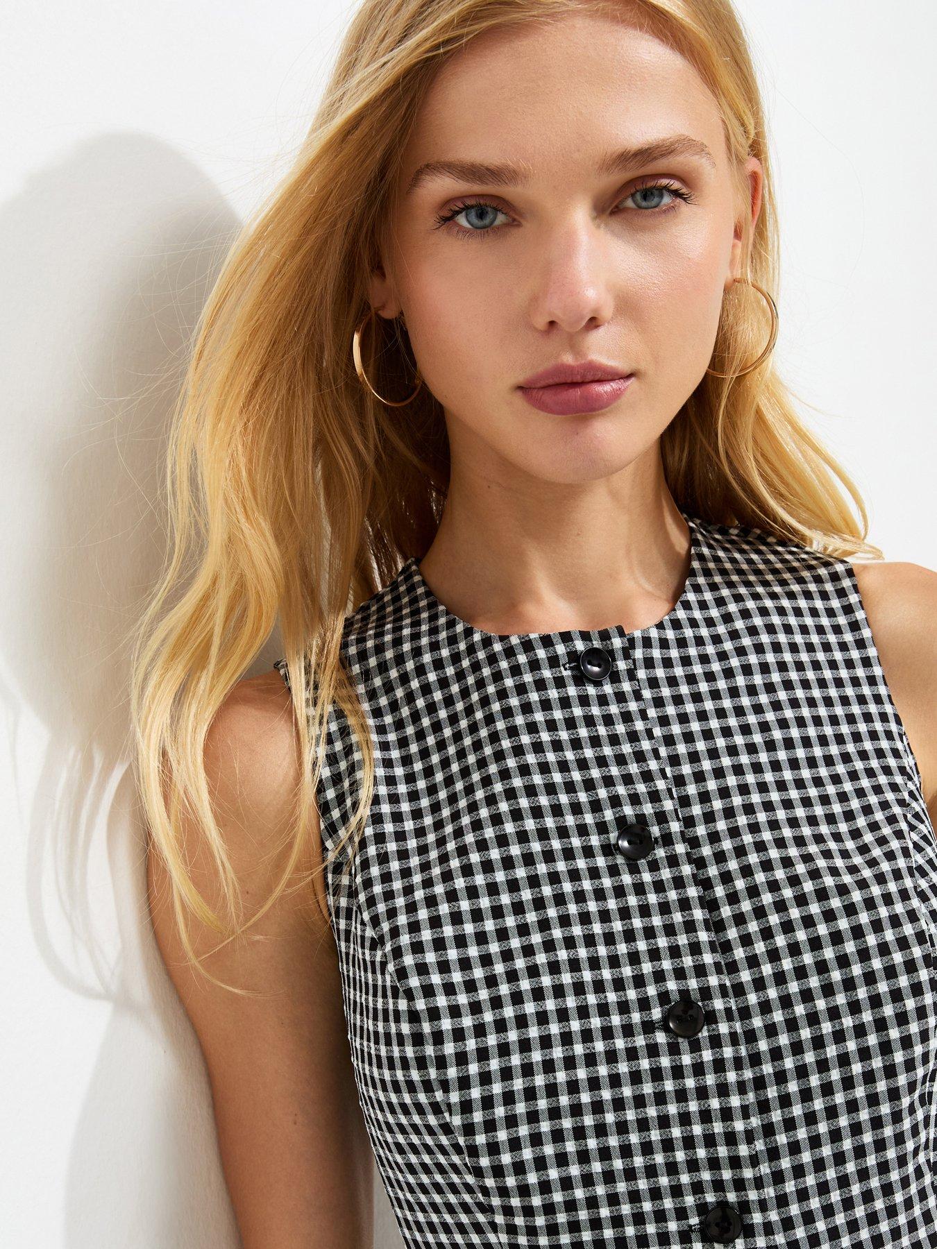 Image 4 of 5 of New Look Gingham Print Button Front Waistcoat - Black