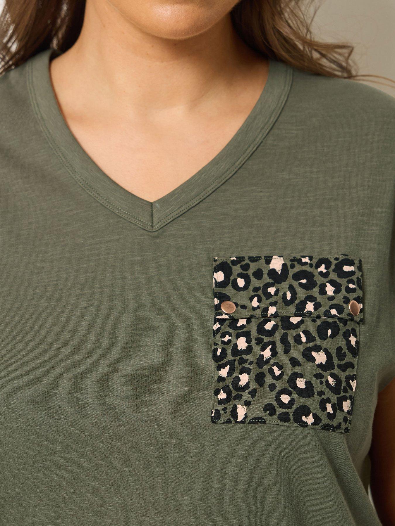 Image 4 of 4 of Yours Curve Stud Pocket T-Shirt - Green