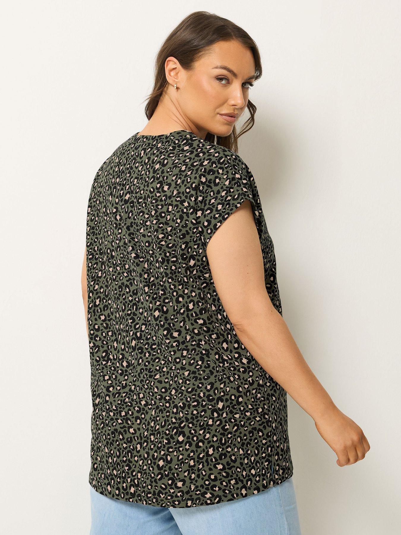 Image 2 of 4 of Yours Curve Stud Leopard Print T-Shirt - Green