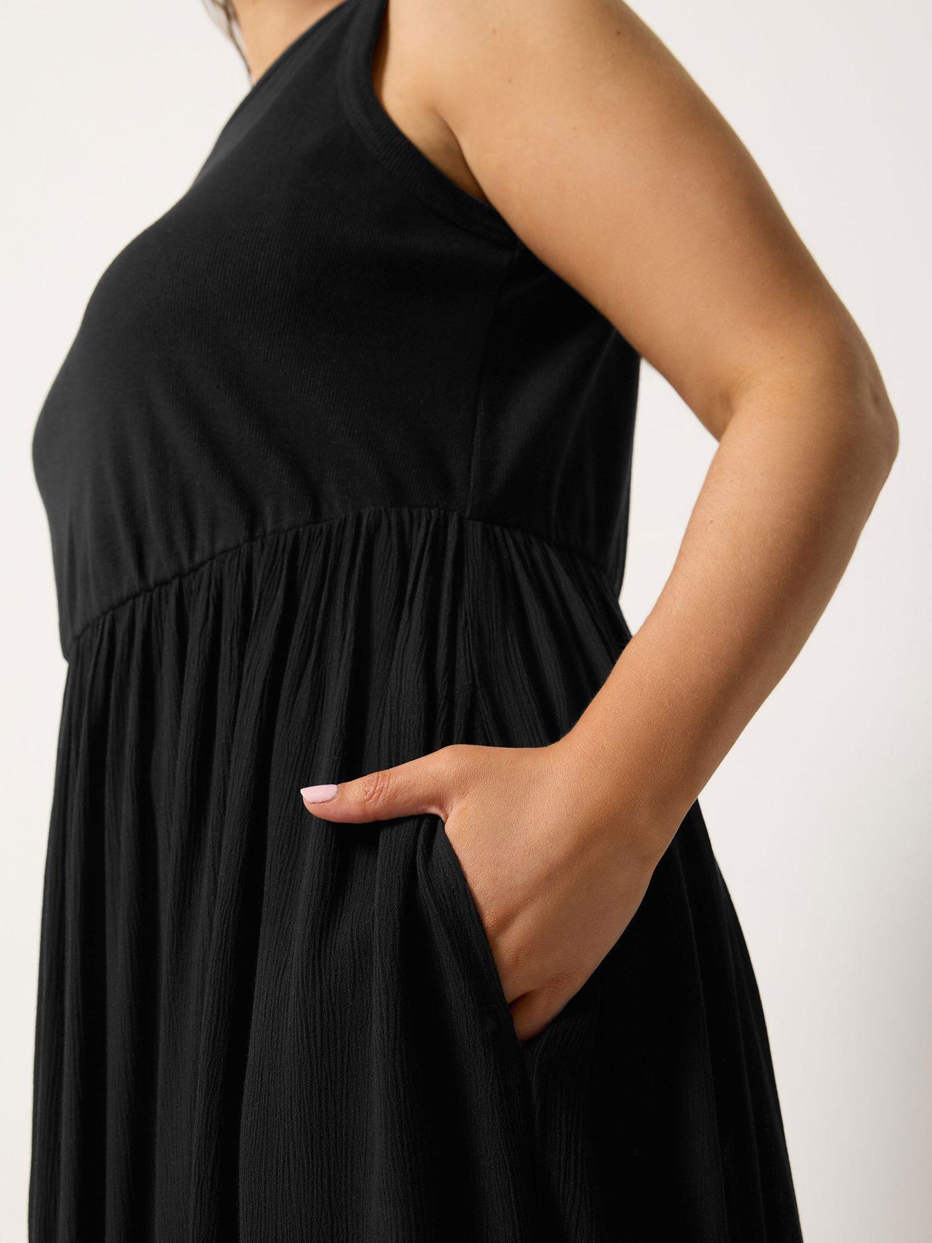 Image 4 of 4 of Yours Curve Mixed Maxi Dress - Black